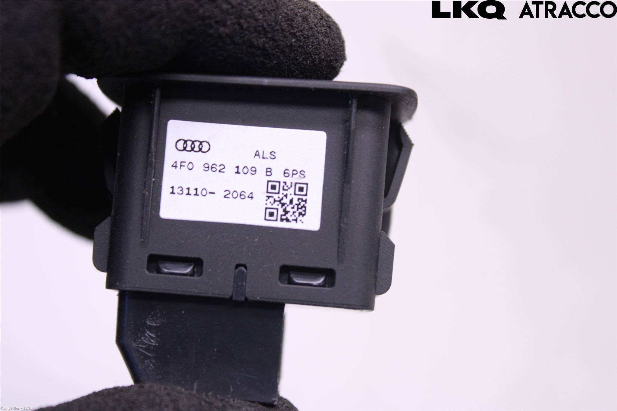 Audi A4 12-15 Strömställare Fram