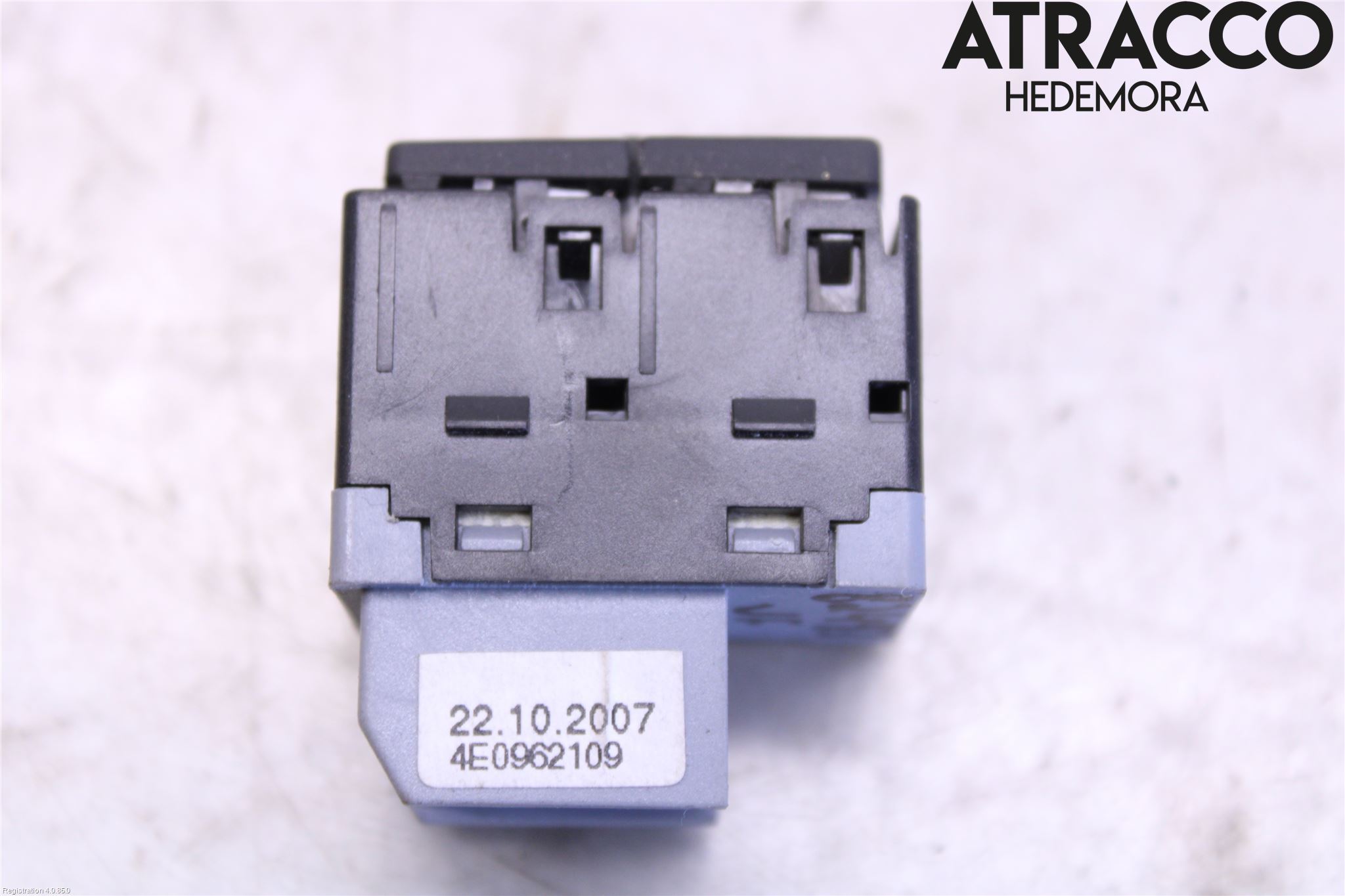 Audi A8/S8 4E  02-09 Strömställare Fram