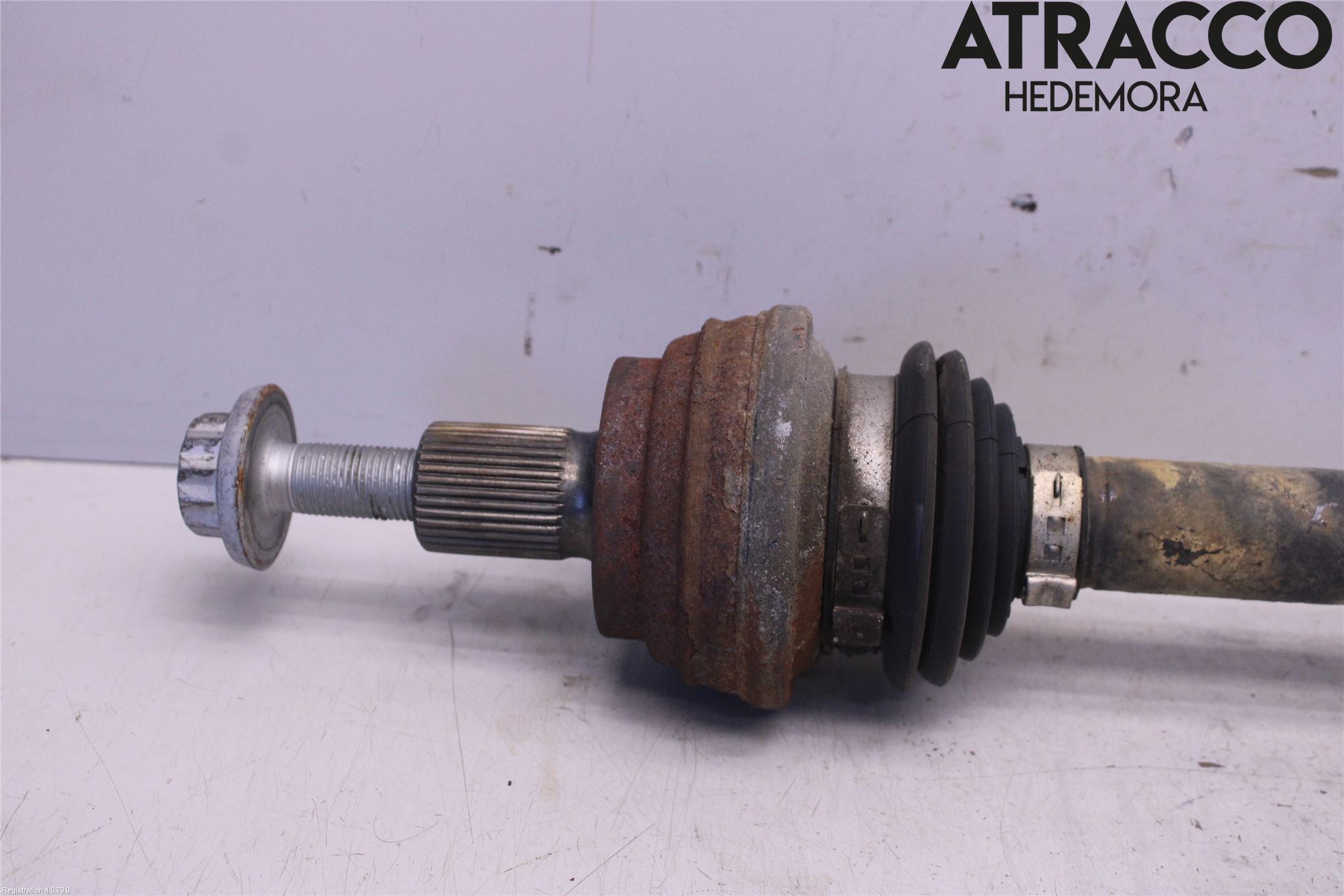 Volkswagen VW TIGUAN 16-24 Drivaxel Bak Höger