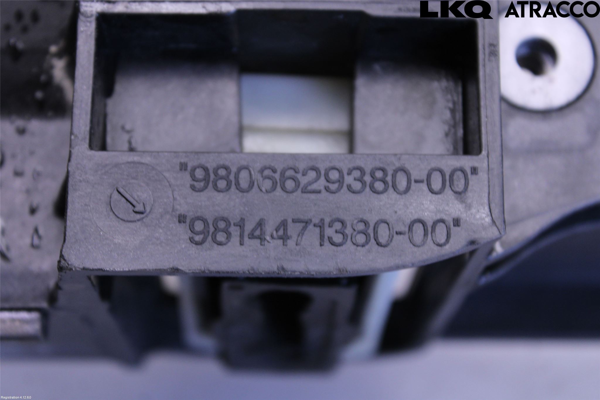 Citroen C4 GRAND PICASSO 14-18 Front Huvlåsplåt-Balk