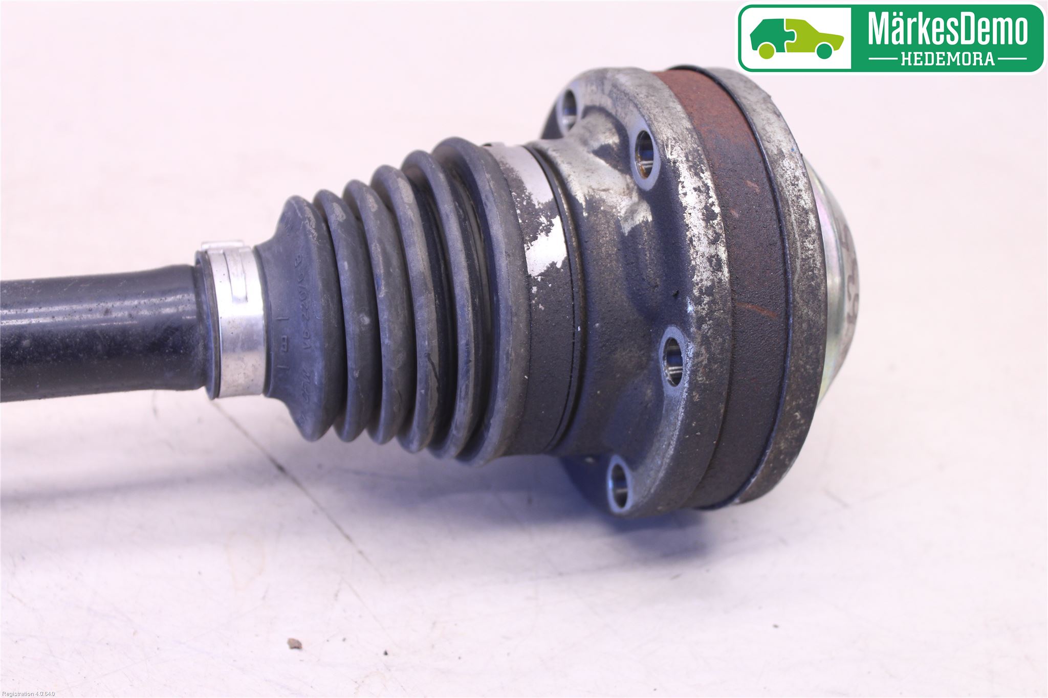 Volkswagen VW PASSAT 11-14 Drivaxel Fram Vänster