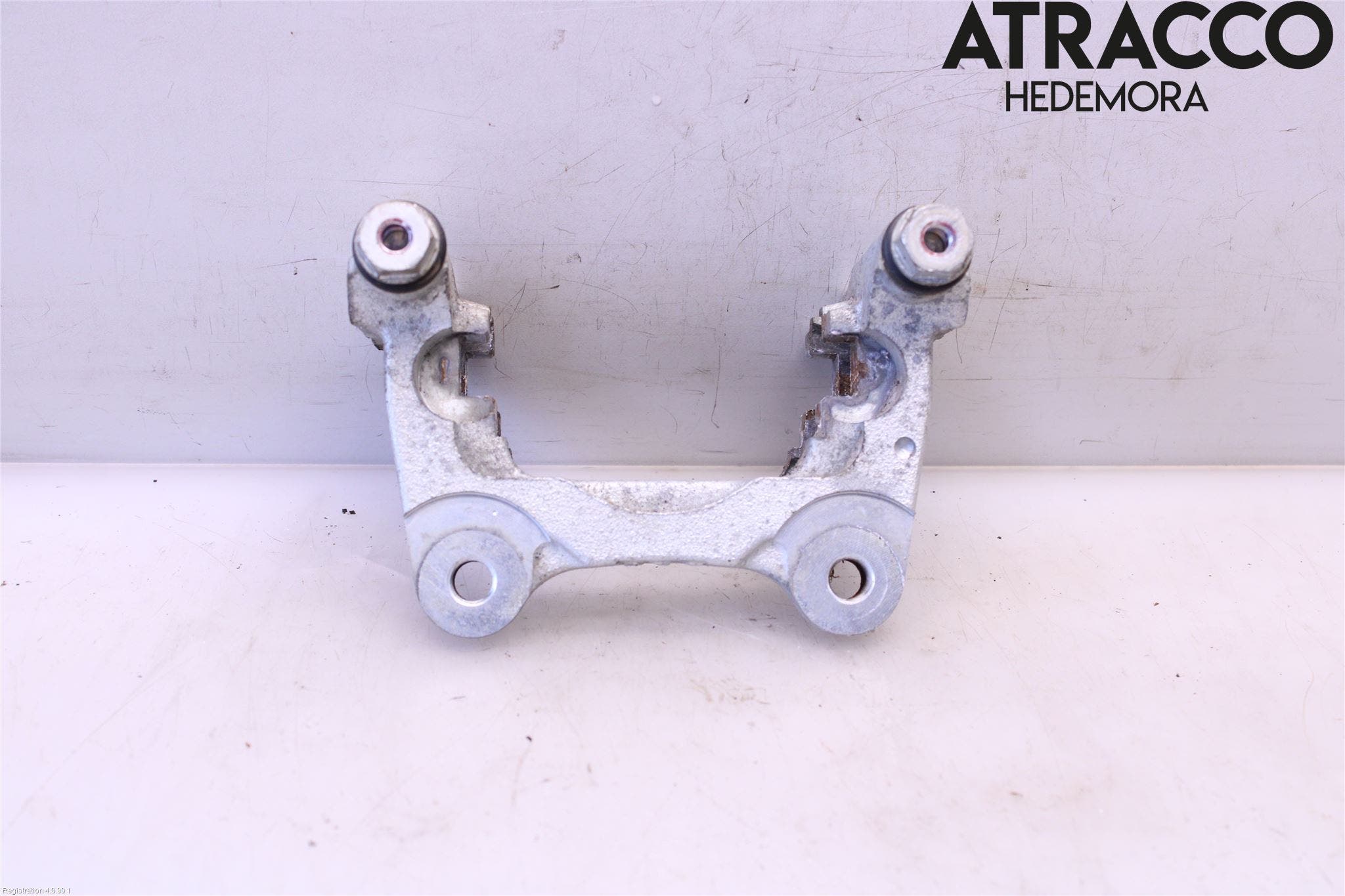 Toyota RAV4 19- Bromsokshållare