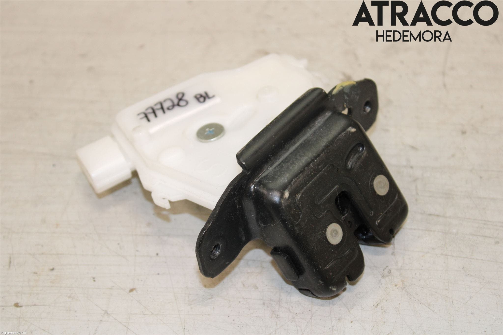 Toyota YARIS XP130 15-20 Låskista Baklucka