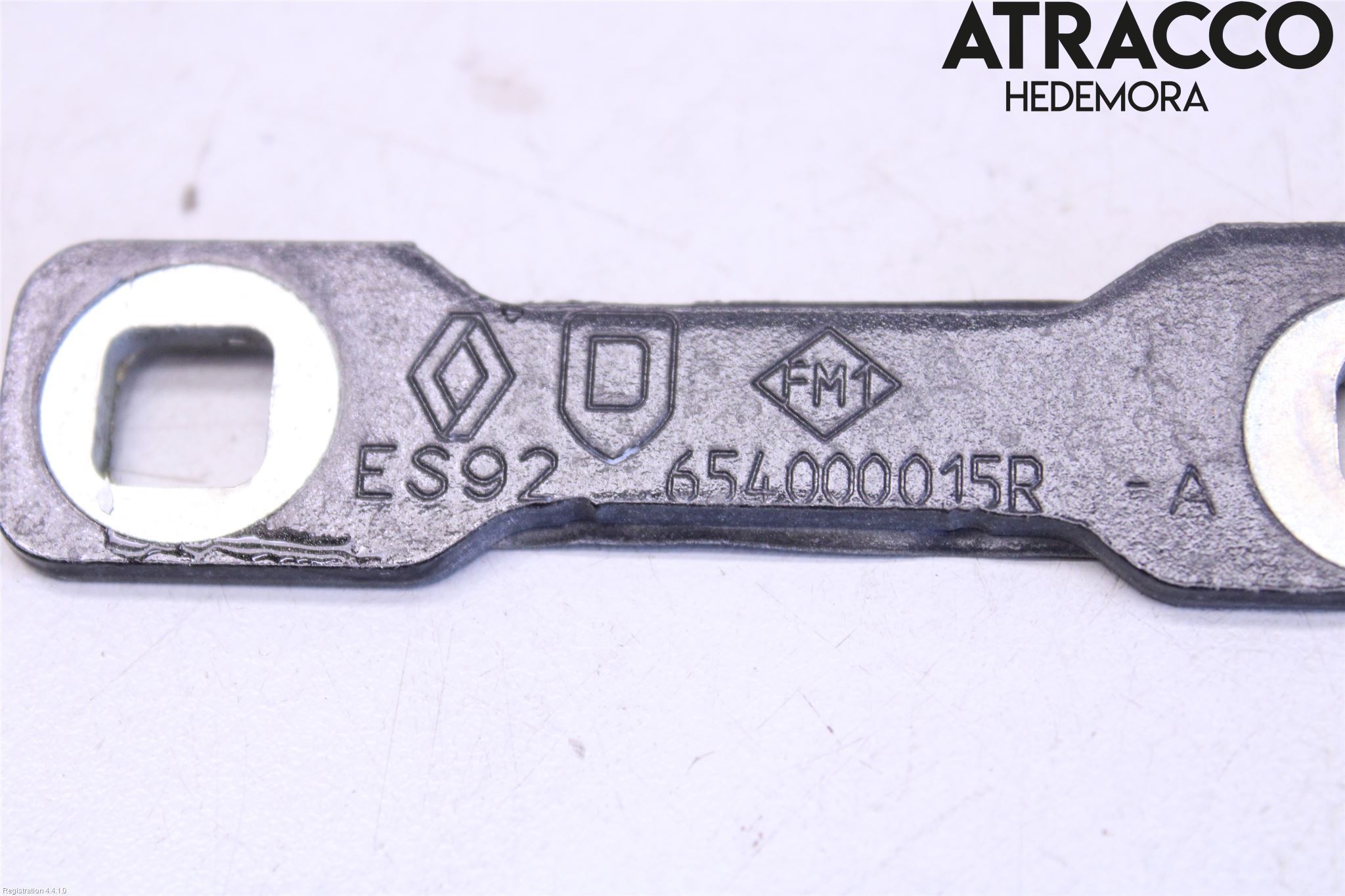 Dacia DUSTER 10-17 Huvgångjärn