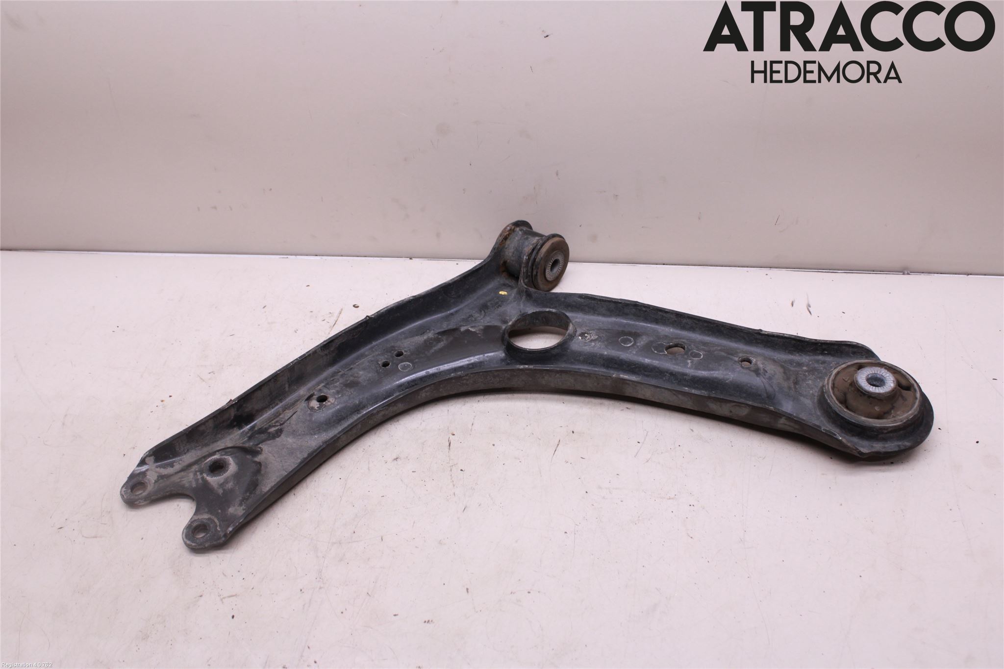 Volkswagen VW PASSAT 15-19 Bärarm Fram Undre Hö