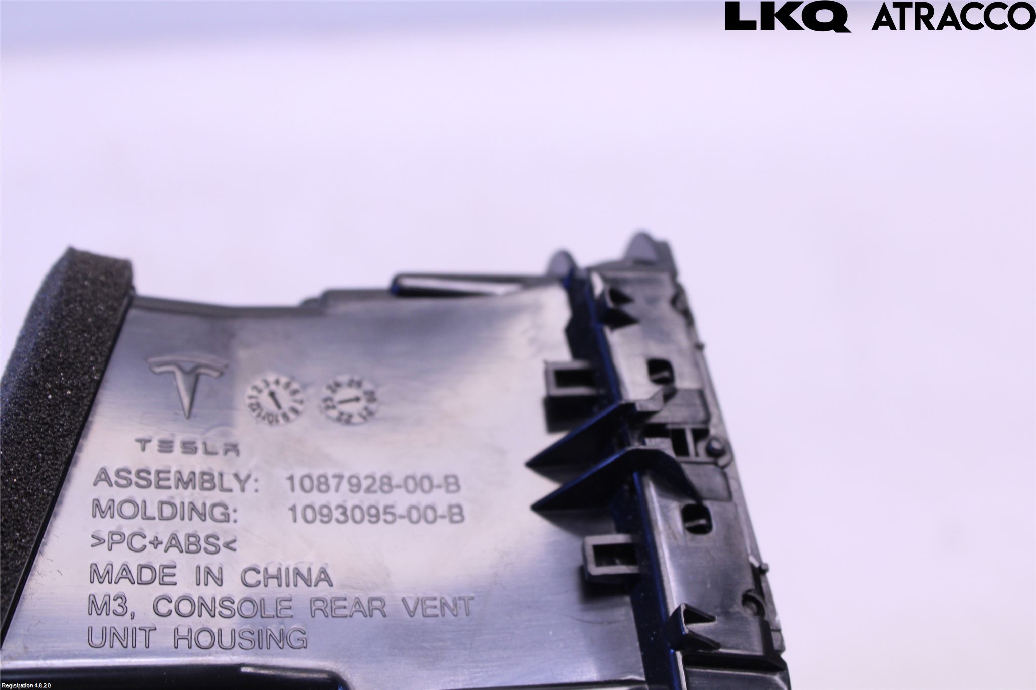 Tesla MODEL 3 17- Defrosterkanal-Munstycke