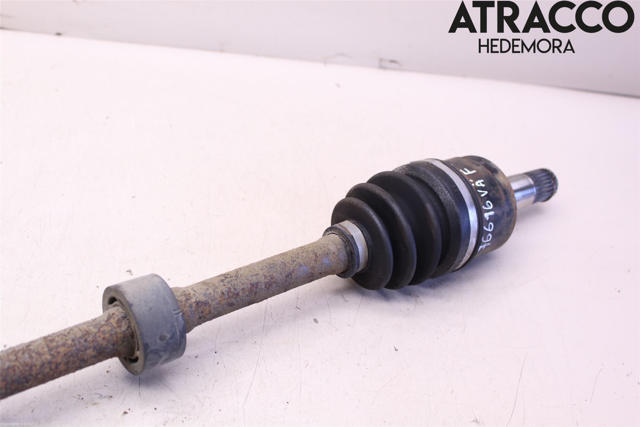 Mazda 2 (DE) 08-15 Drivaxel Fram Vänster