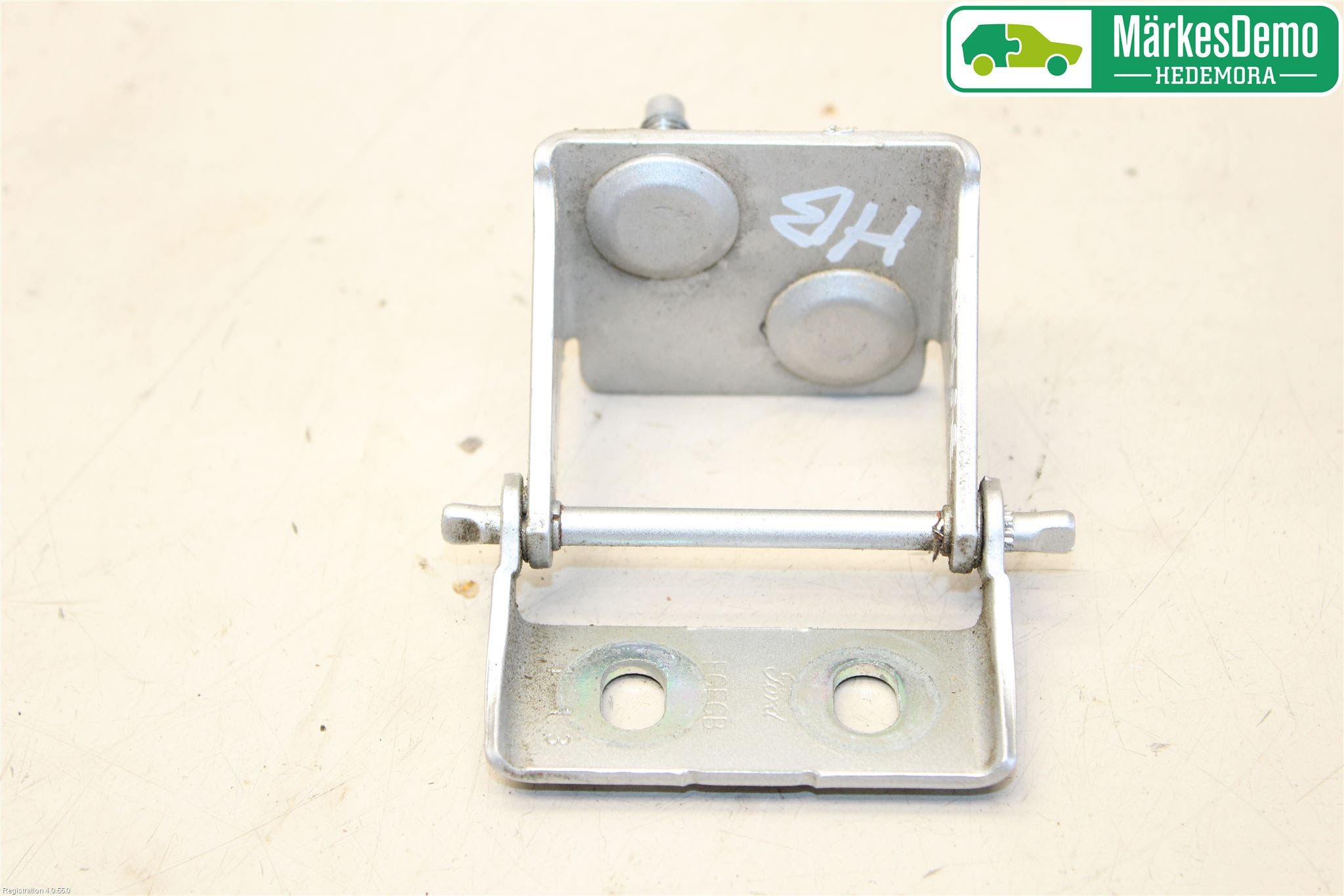 Ford FOCUS 11-14 Bakluckegångjärn Hö