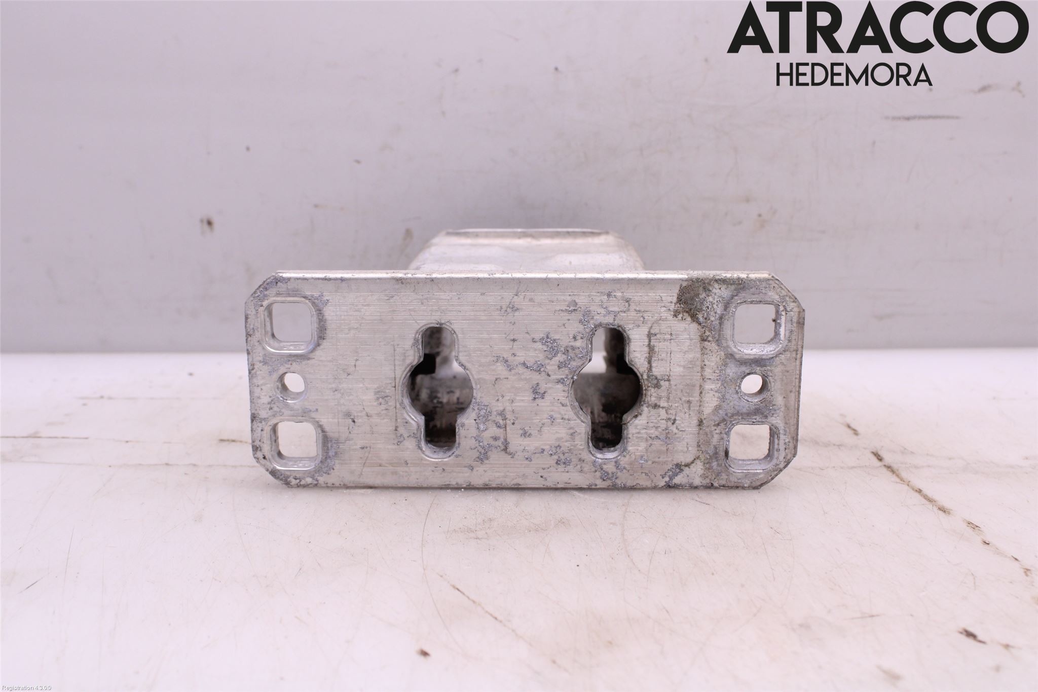 BMW 5 E60/61 Sed/Tou 02-10 Stötfångarbärjärn Fram