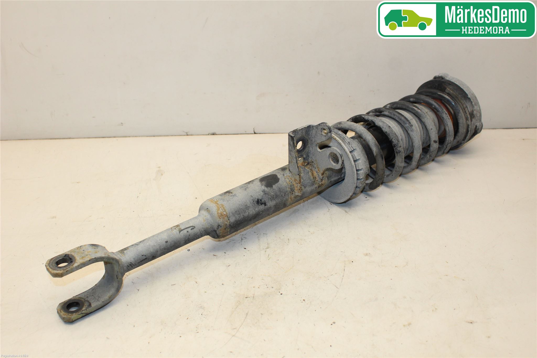 BMW 5 F10/F11/F18 09-17 Fjäderben Fram Vänster