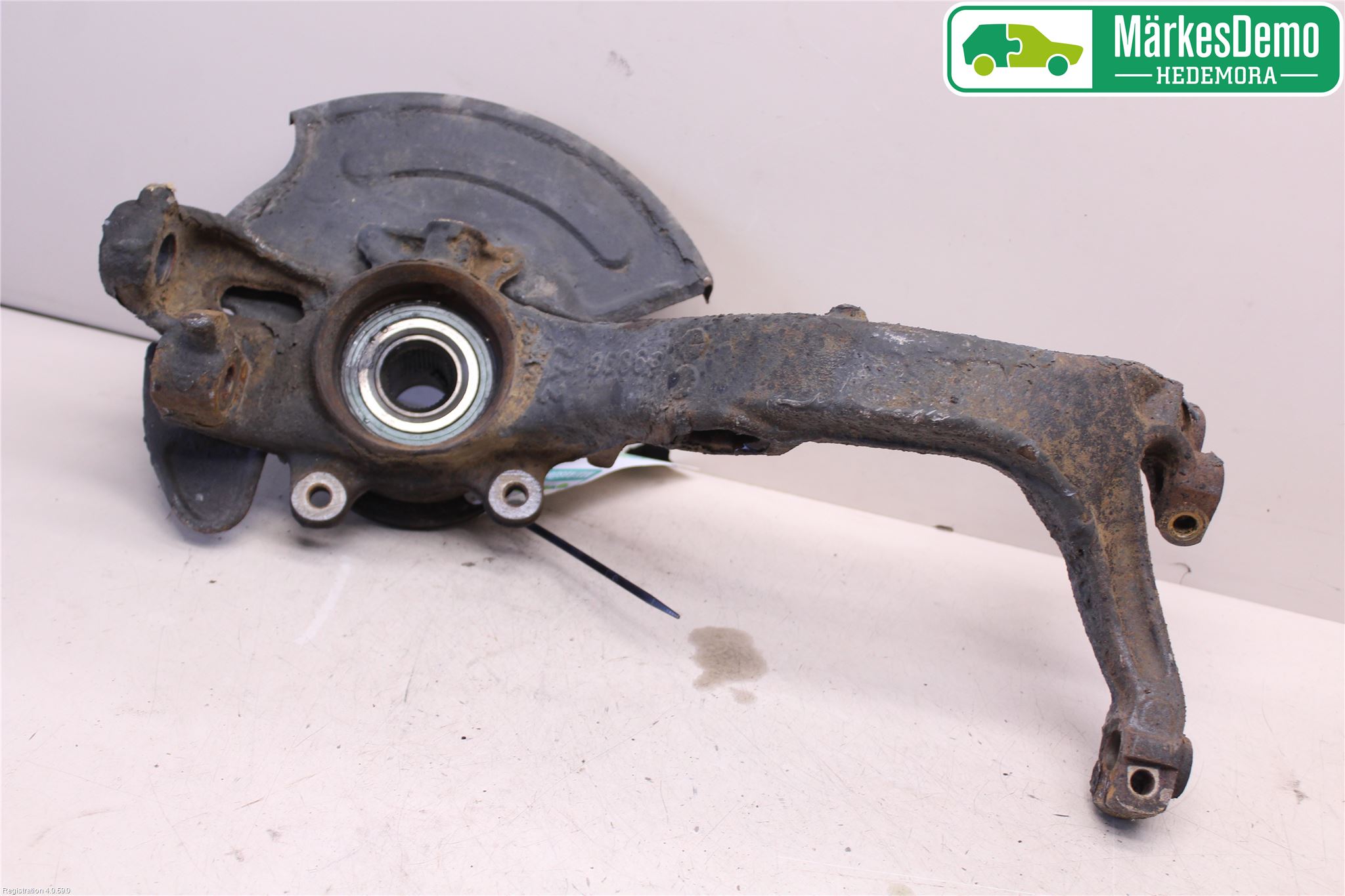 Volkswagen VW PASSAT 01-05 Styrspindel Lagerhus Hö
