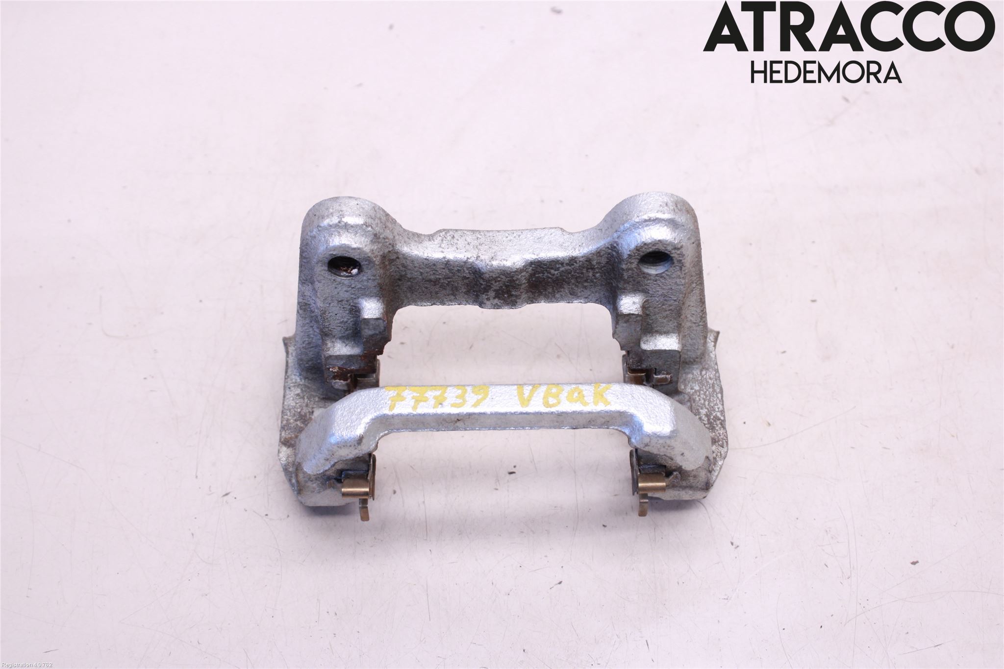 Toyota RAV4 19- Bromsokshållare