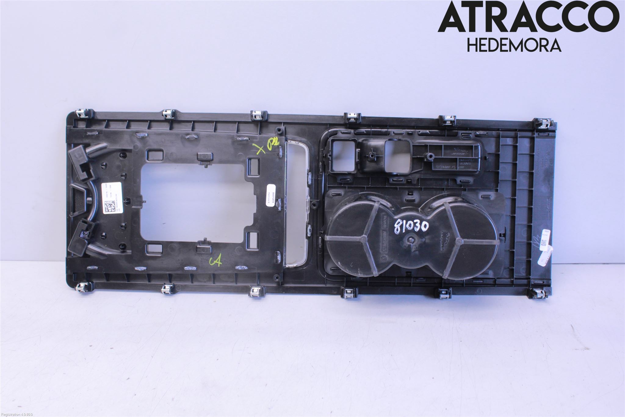 Jaguar XE (X760) 15-24 Instrumentkonsoll Mitt