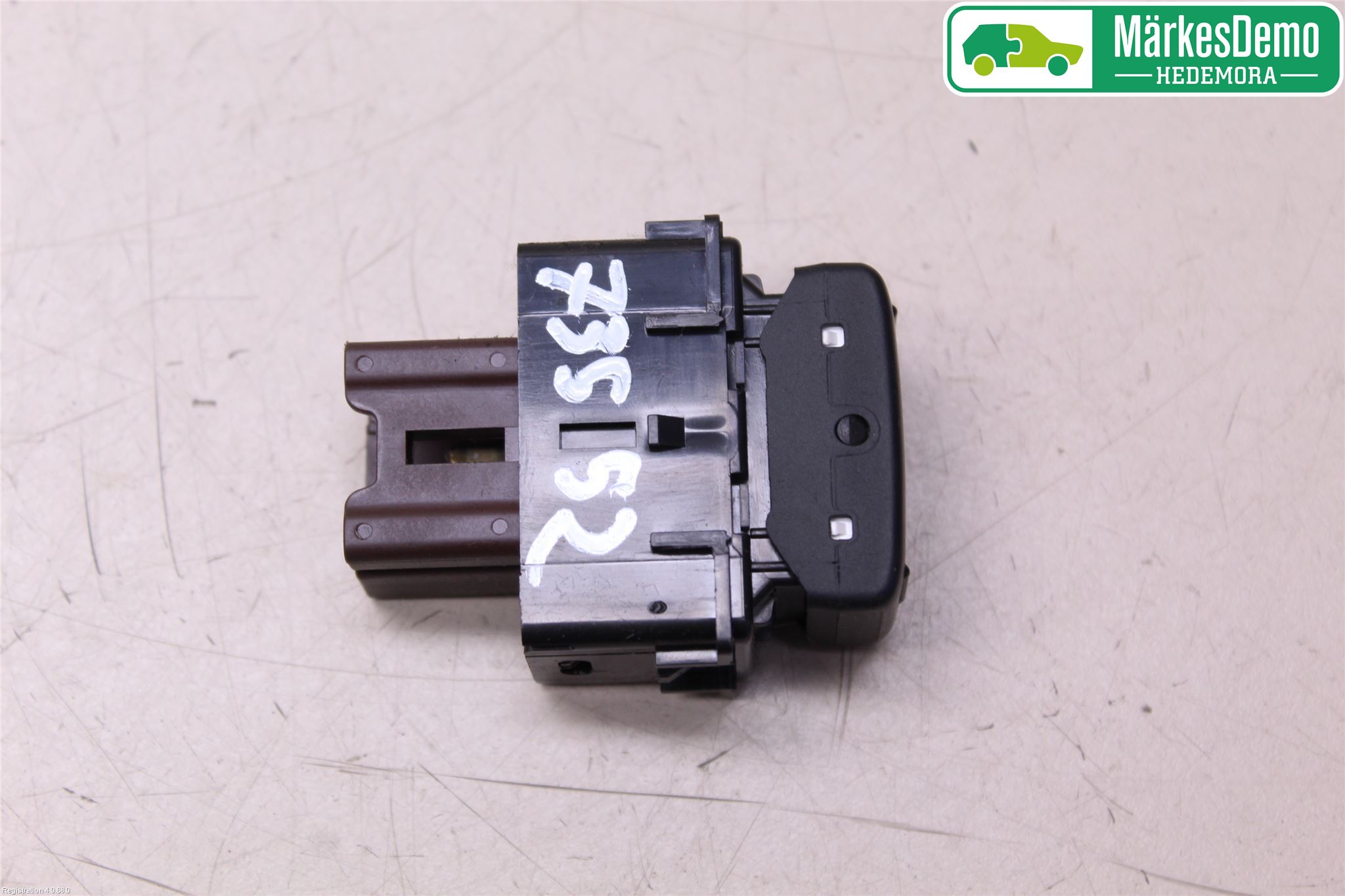 Nissan NAVARA 05-16 Strömställare Stolvärme