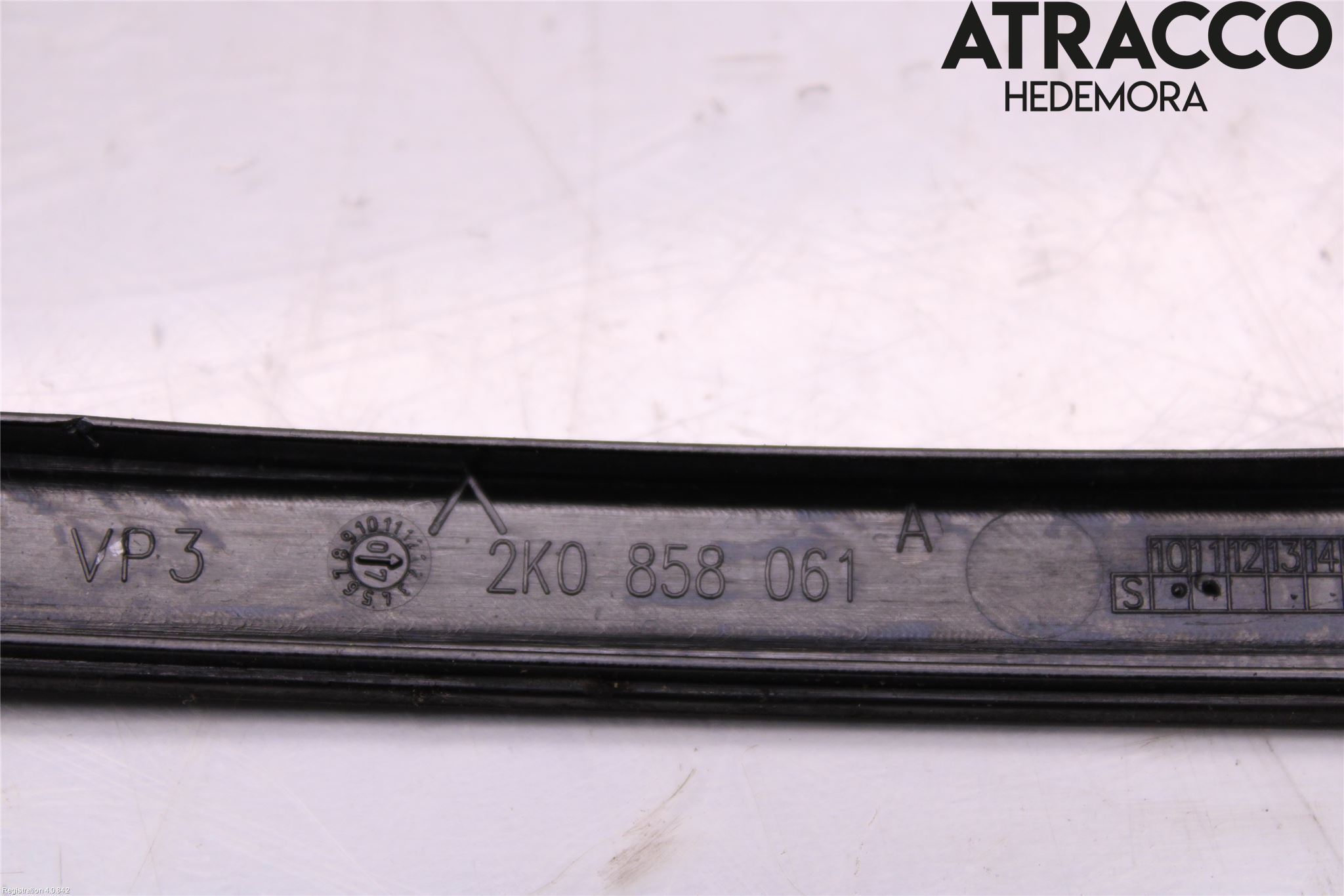 Volkswagen VW CADDY      04-10 Instrument-Radio Sarg