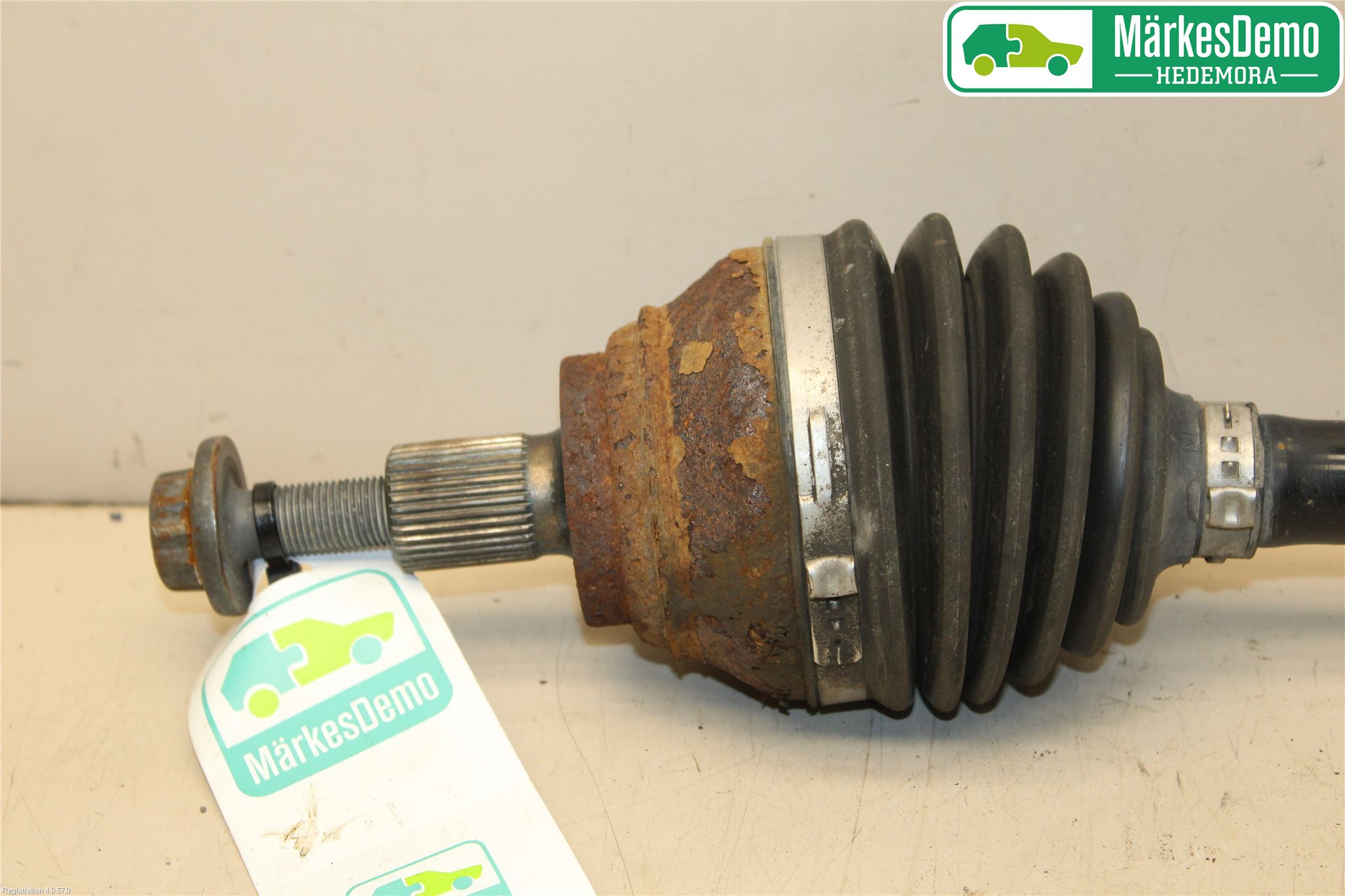 Volkswagen VW PASSAT 15-19 Drivaxel Fram Vänster
