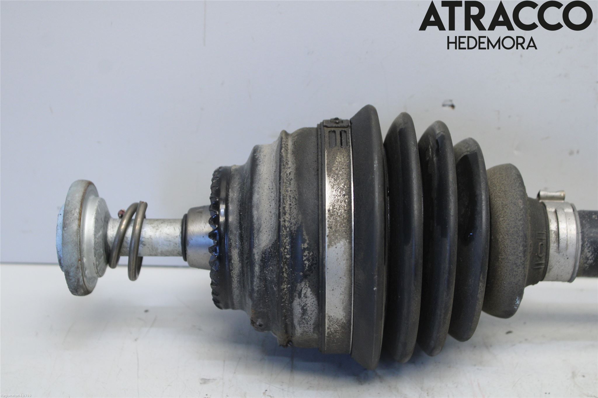 BMW 3 F30/F31/F80 12-19 Drivaxel Fram Vänster