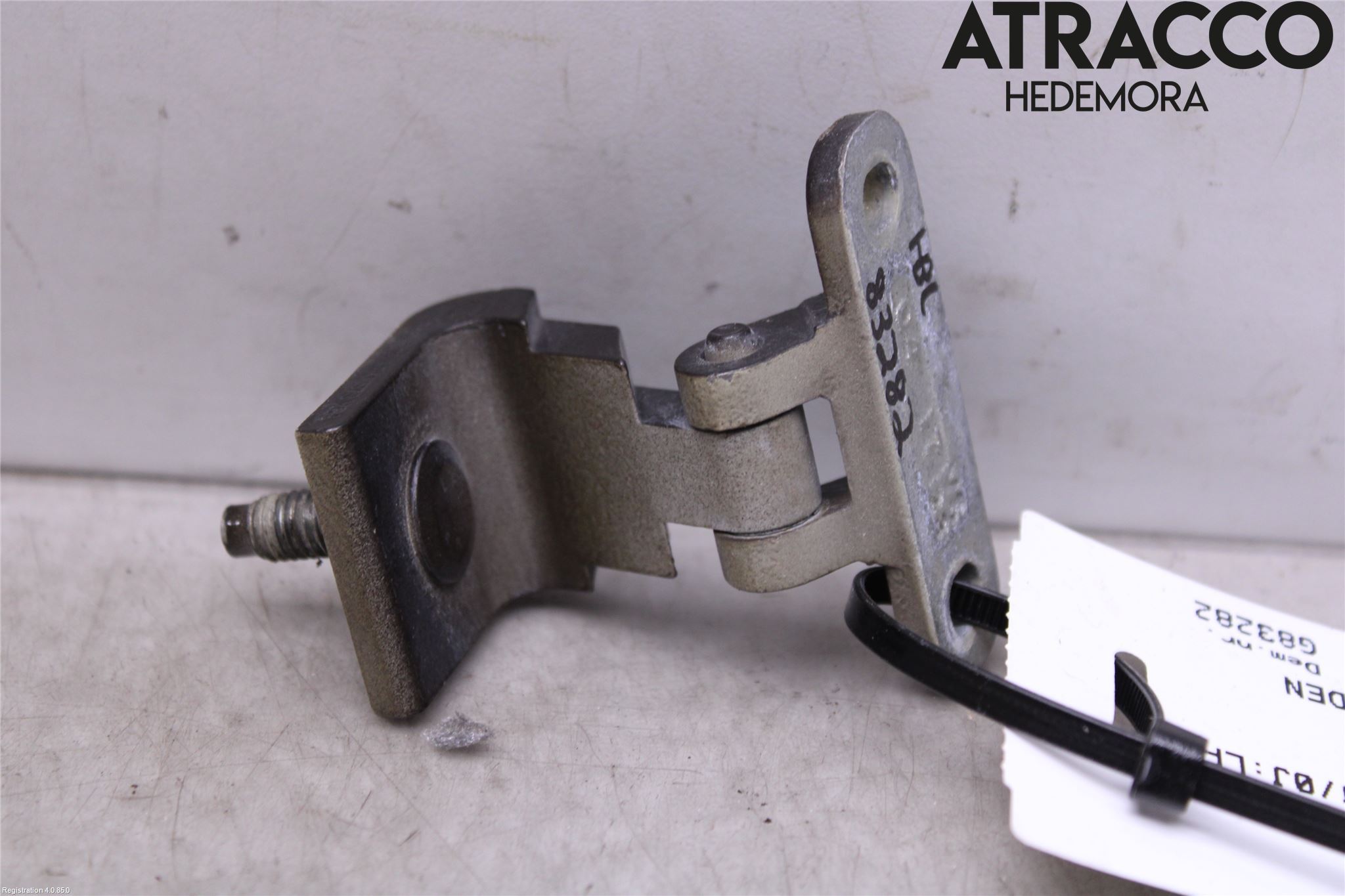 Skoda KODIAQ 17-24 Bakluckegångjärn Hö