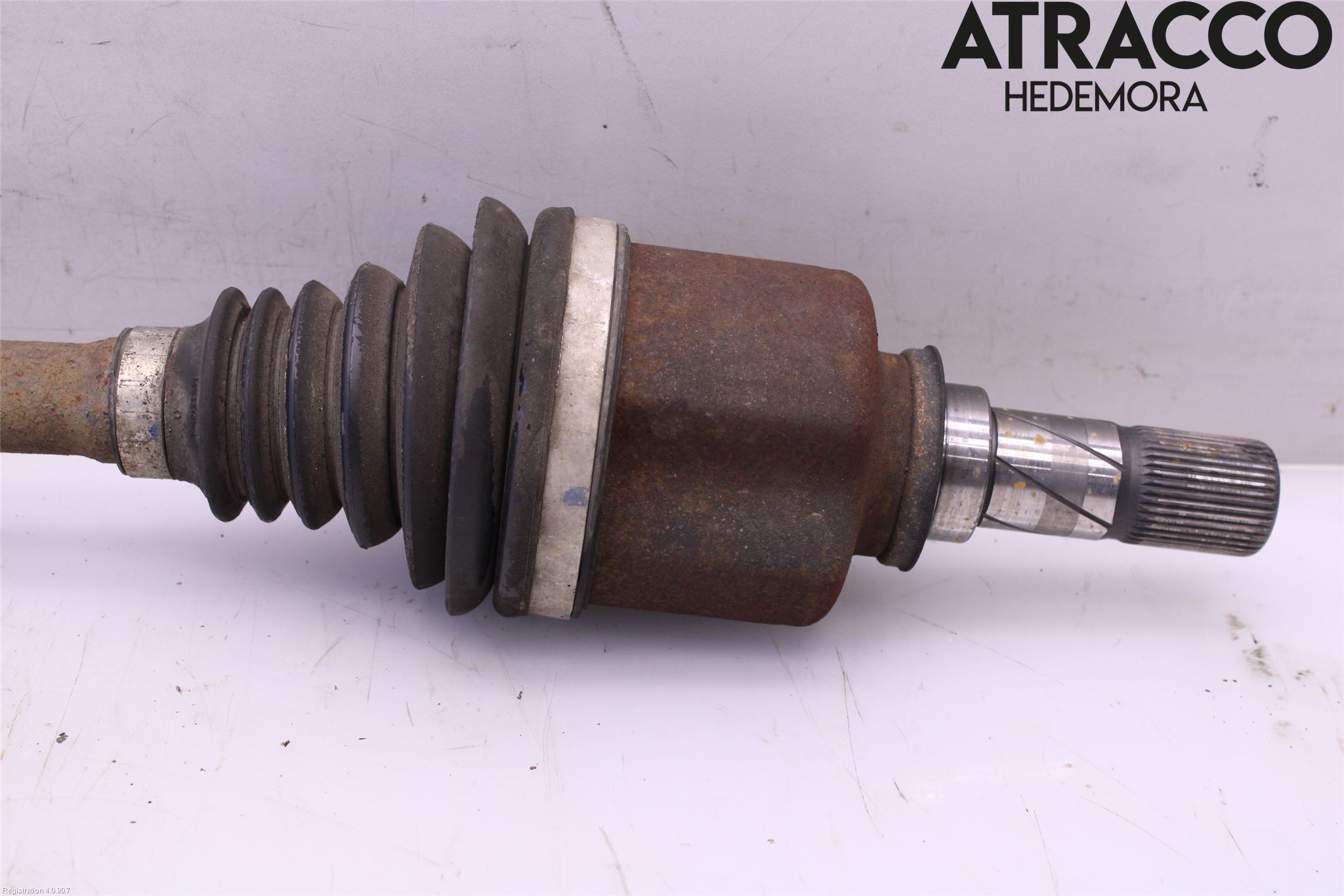 Nissan NV300 16-22 Drivaxel Fram Vänster