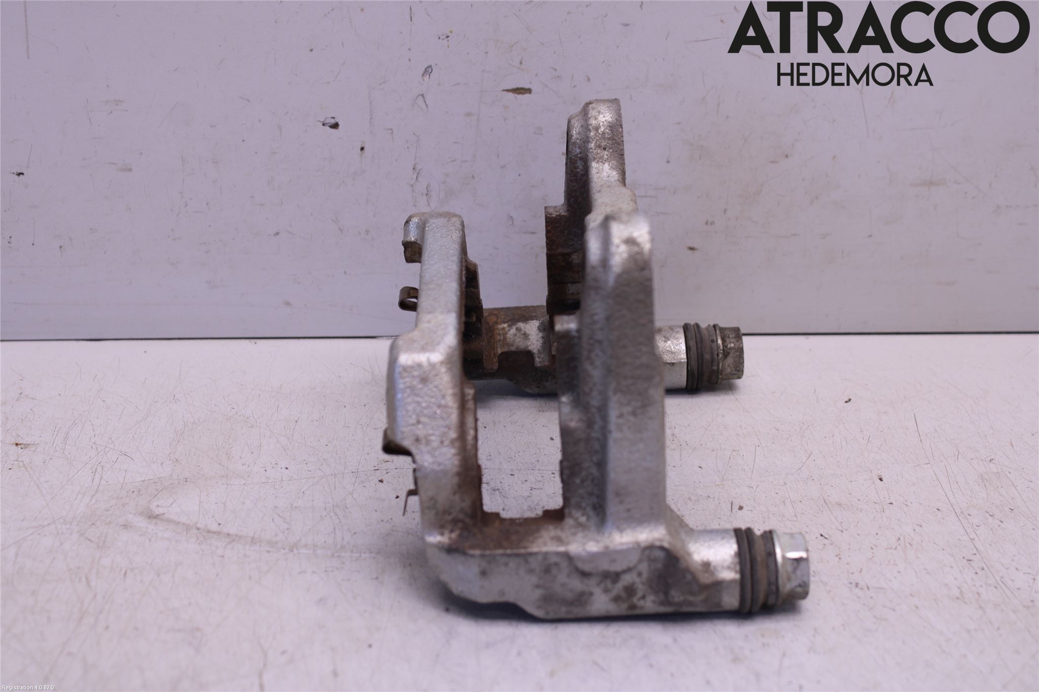 Toyota RAV4 19- Bromsokshållare