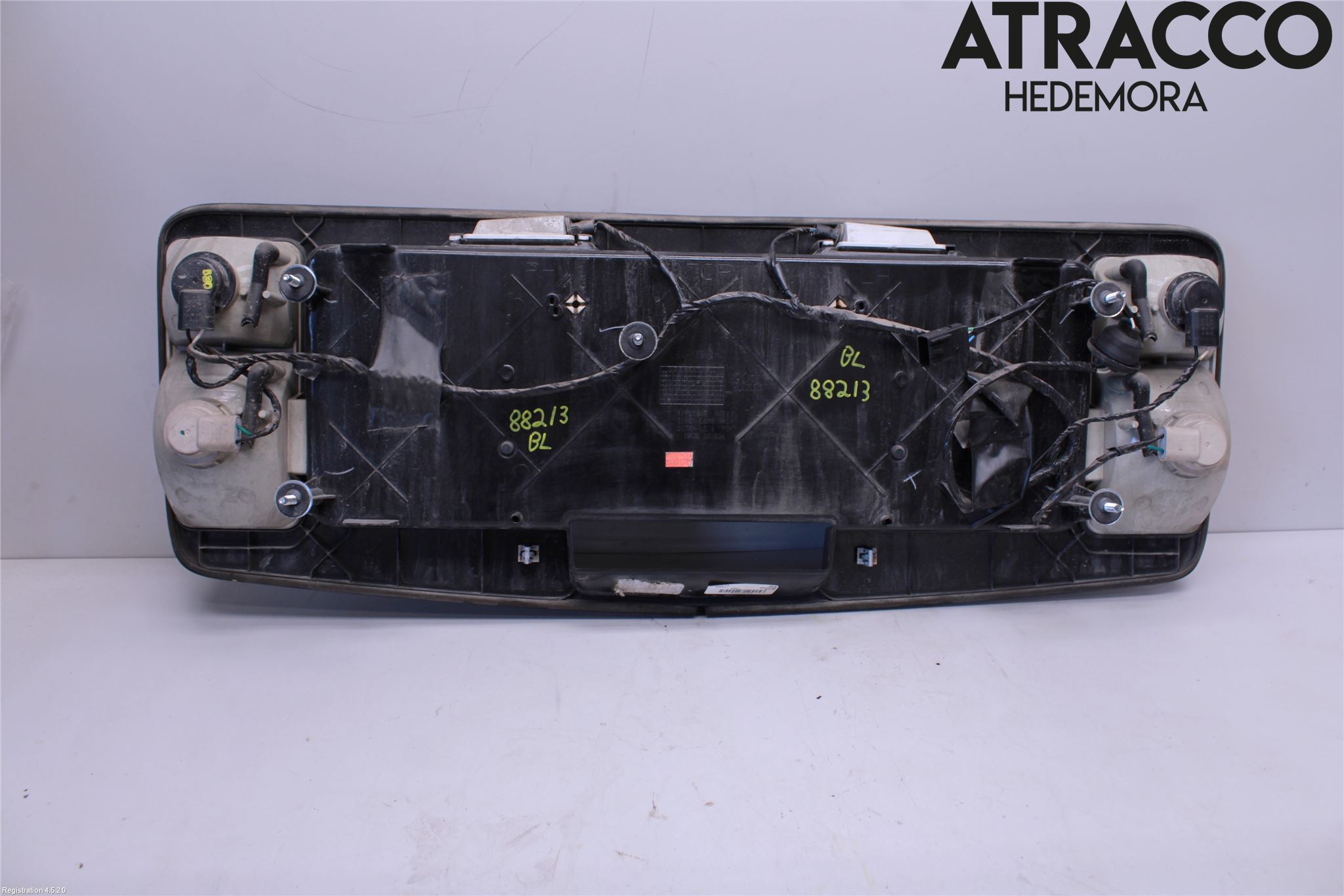 Cadillac SRX Skylthållare