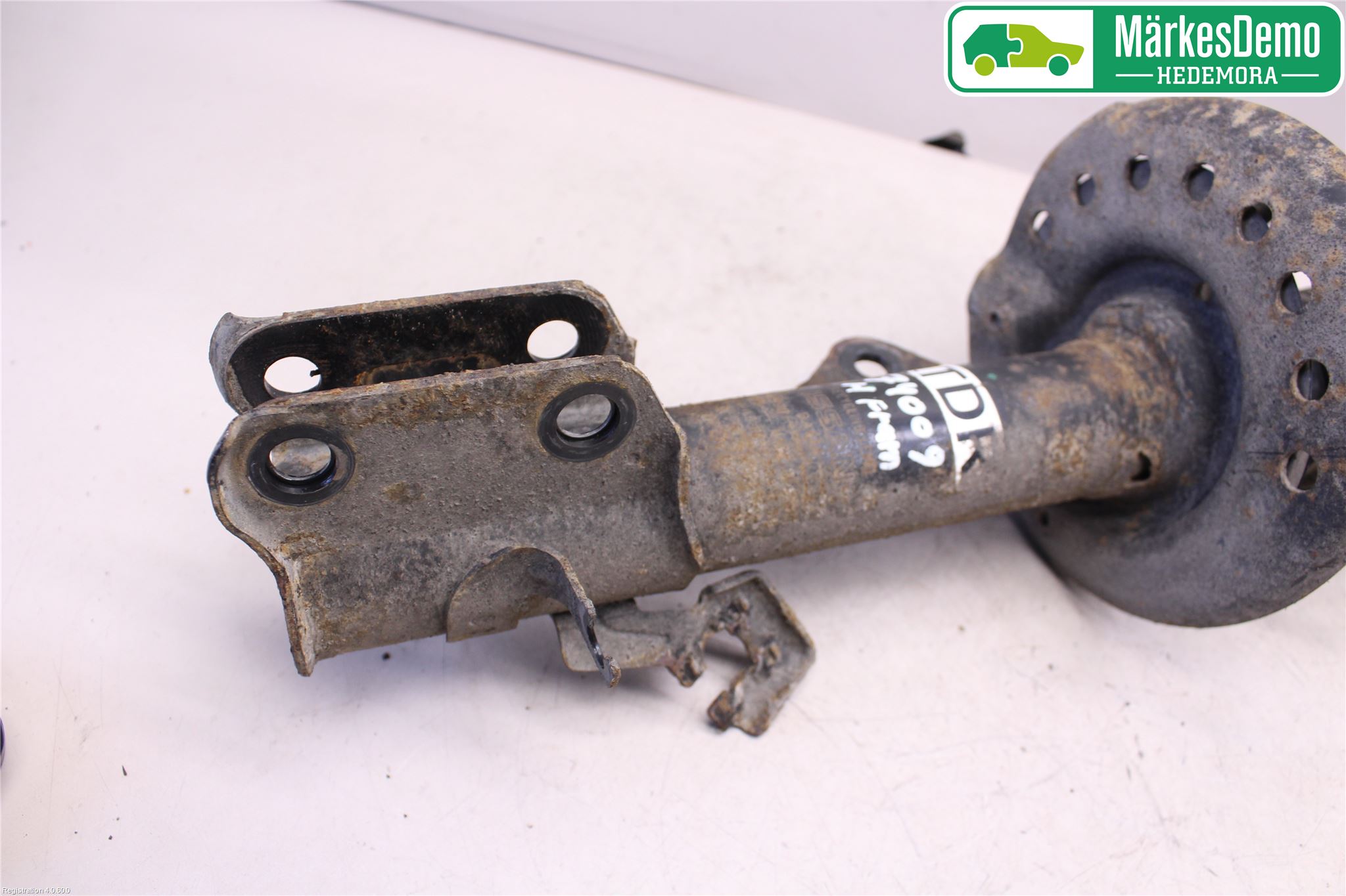 Nissan JUKE 14-19 Fjäderben Fram Höger