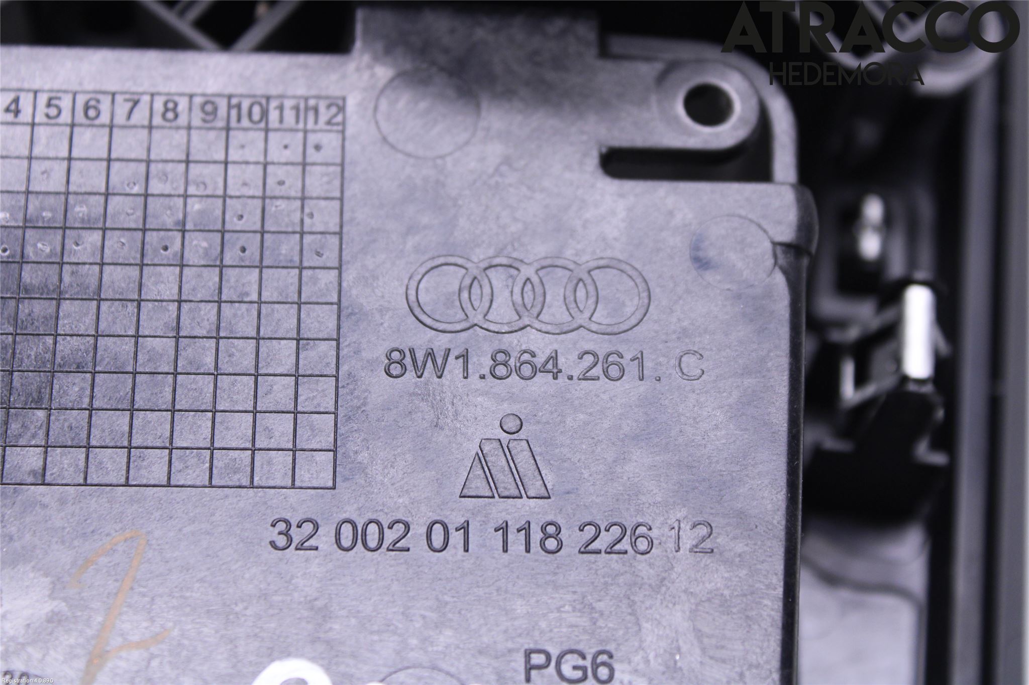 Audi A5 17- Instrumentkonsoll Mitt