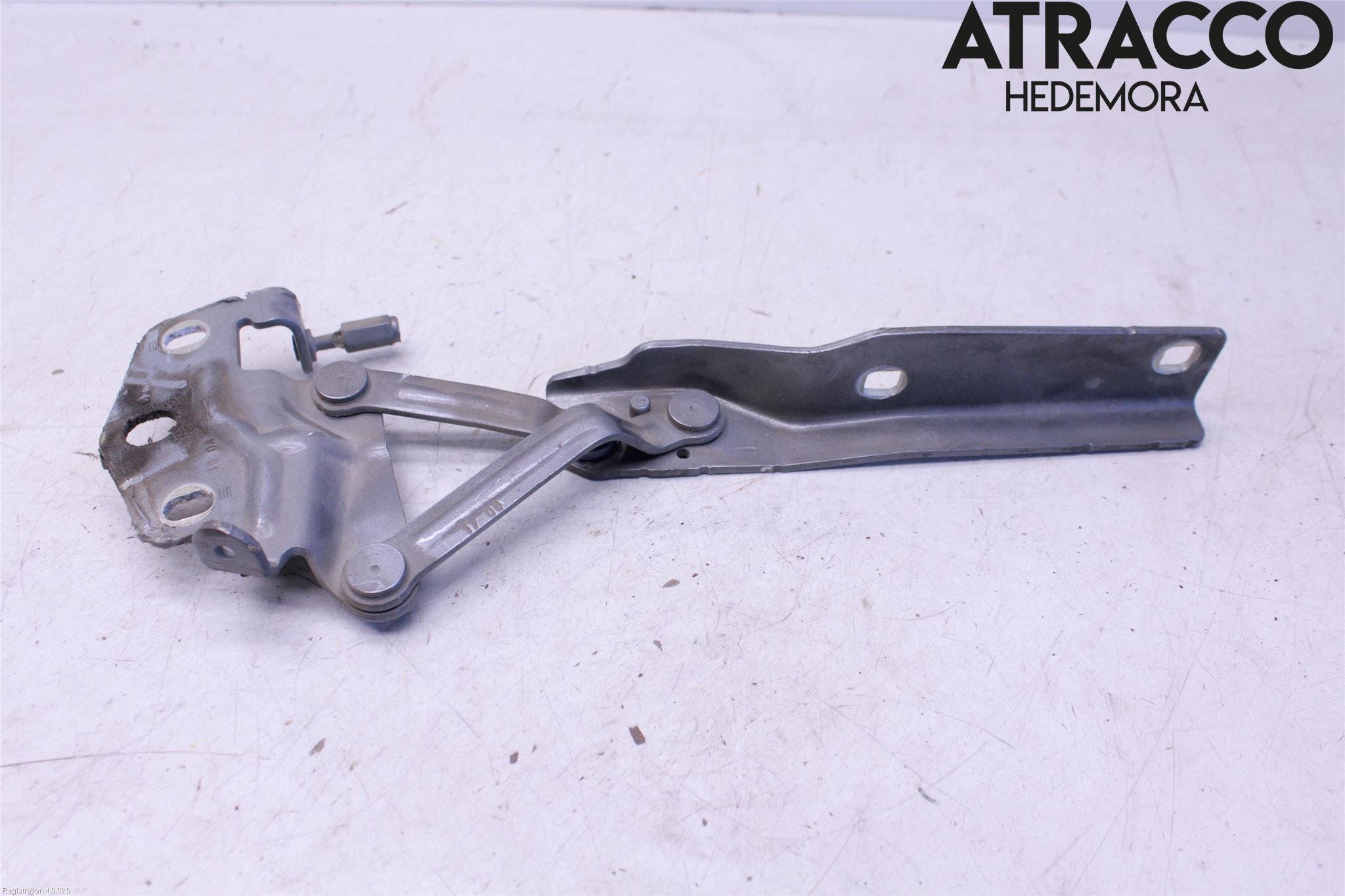 Volkswagen VW PASSAT 05-11 Huvgångjärn