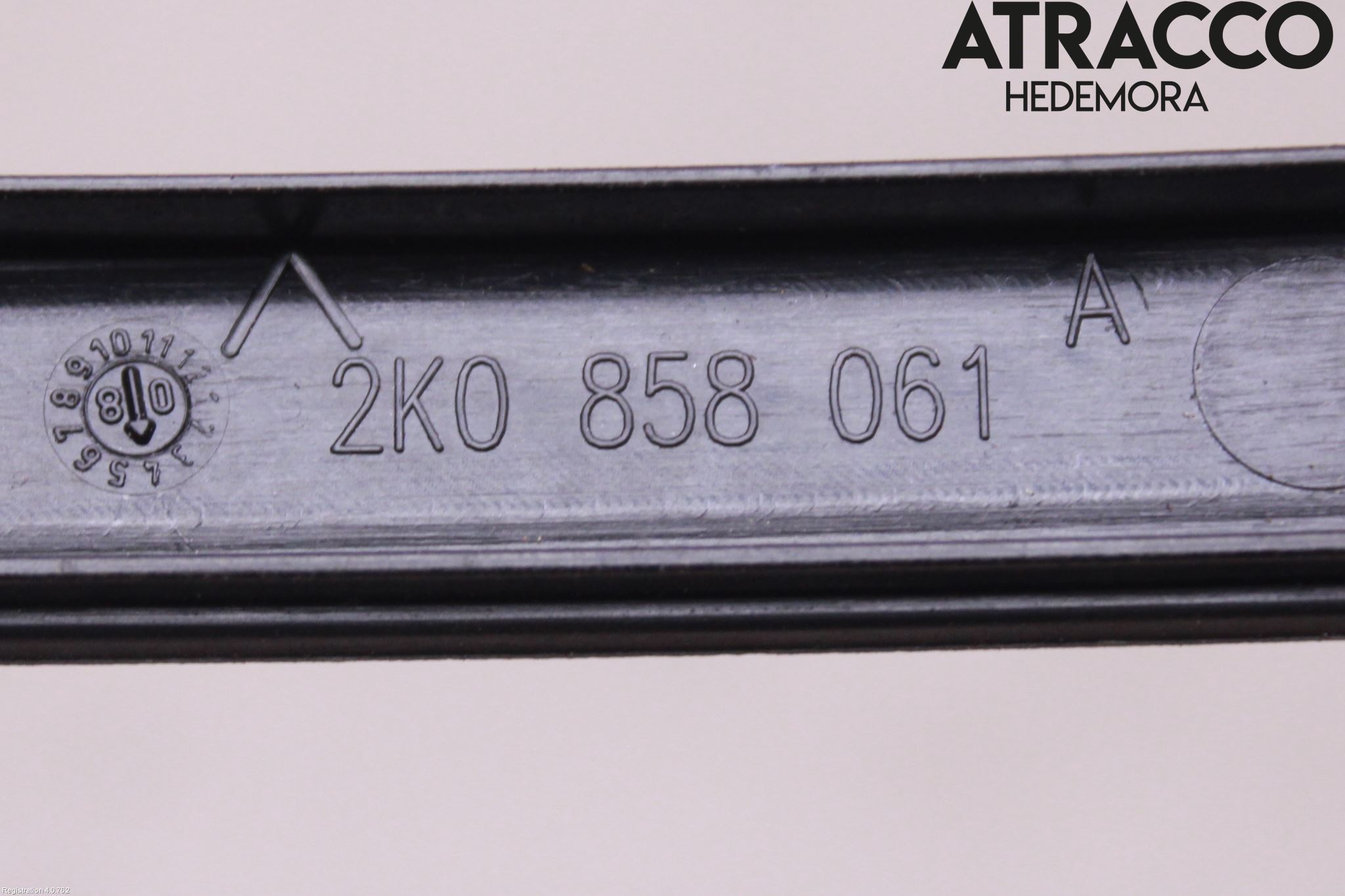 Volkswagen VW CADDY      04-10 Instrument-Radio Sarg