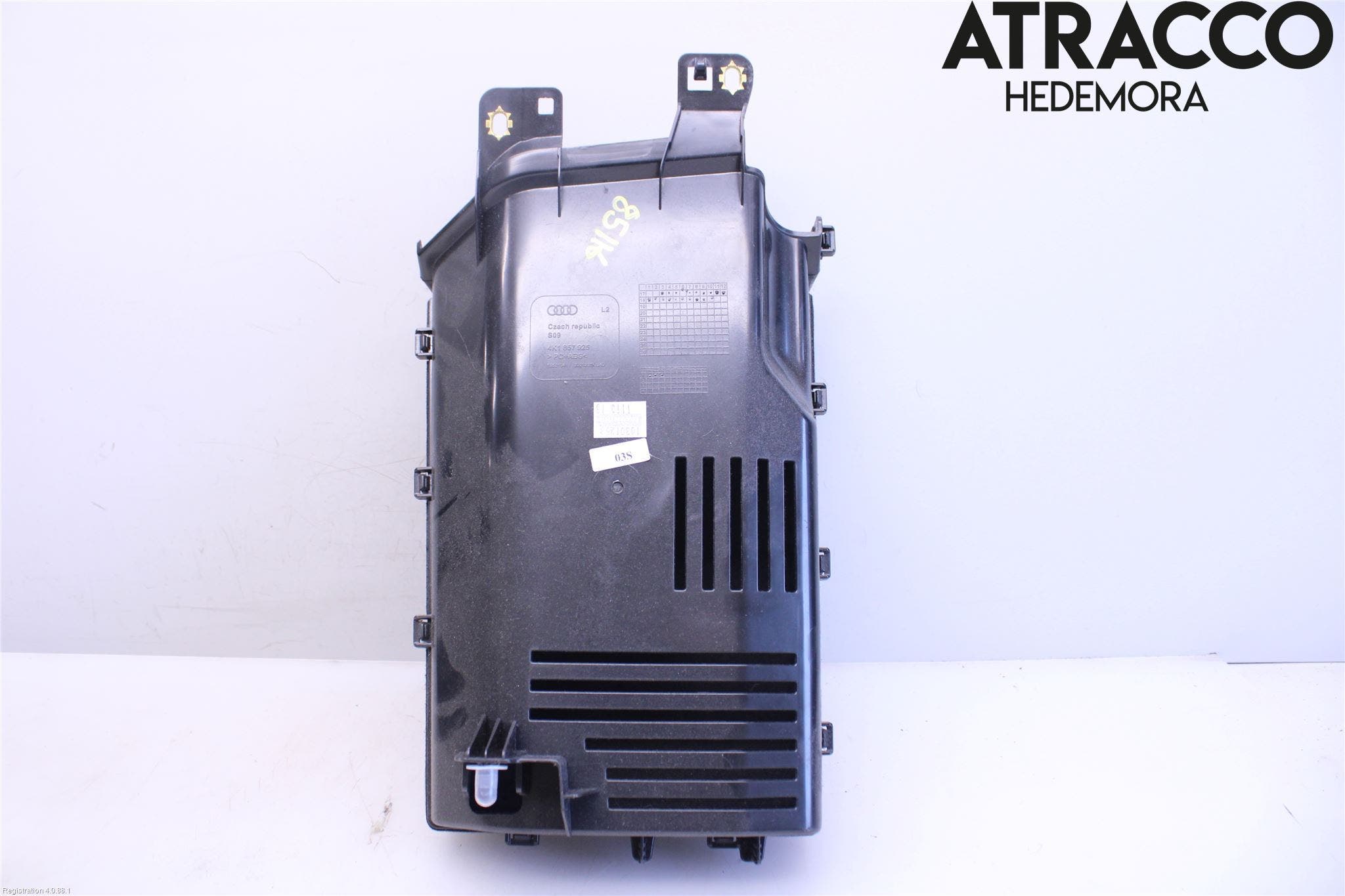 Audi A6 F2/C8 19- Instrumentbräda Förvaringsfack