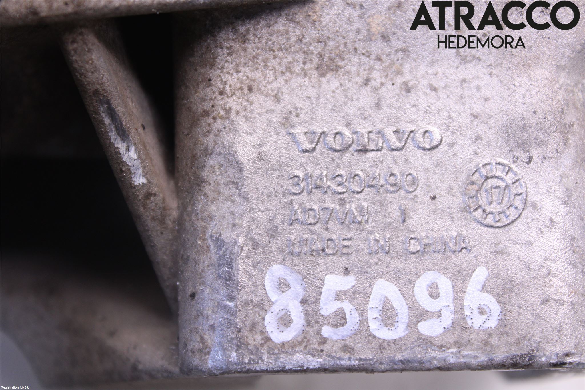 Volvo V90 17->> Motorfäste