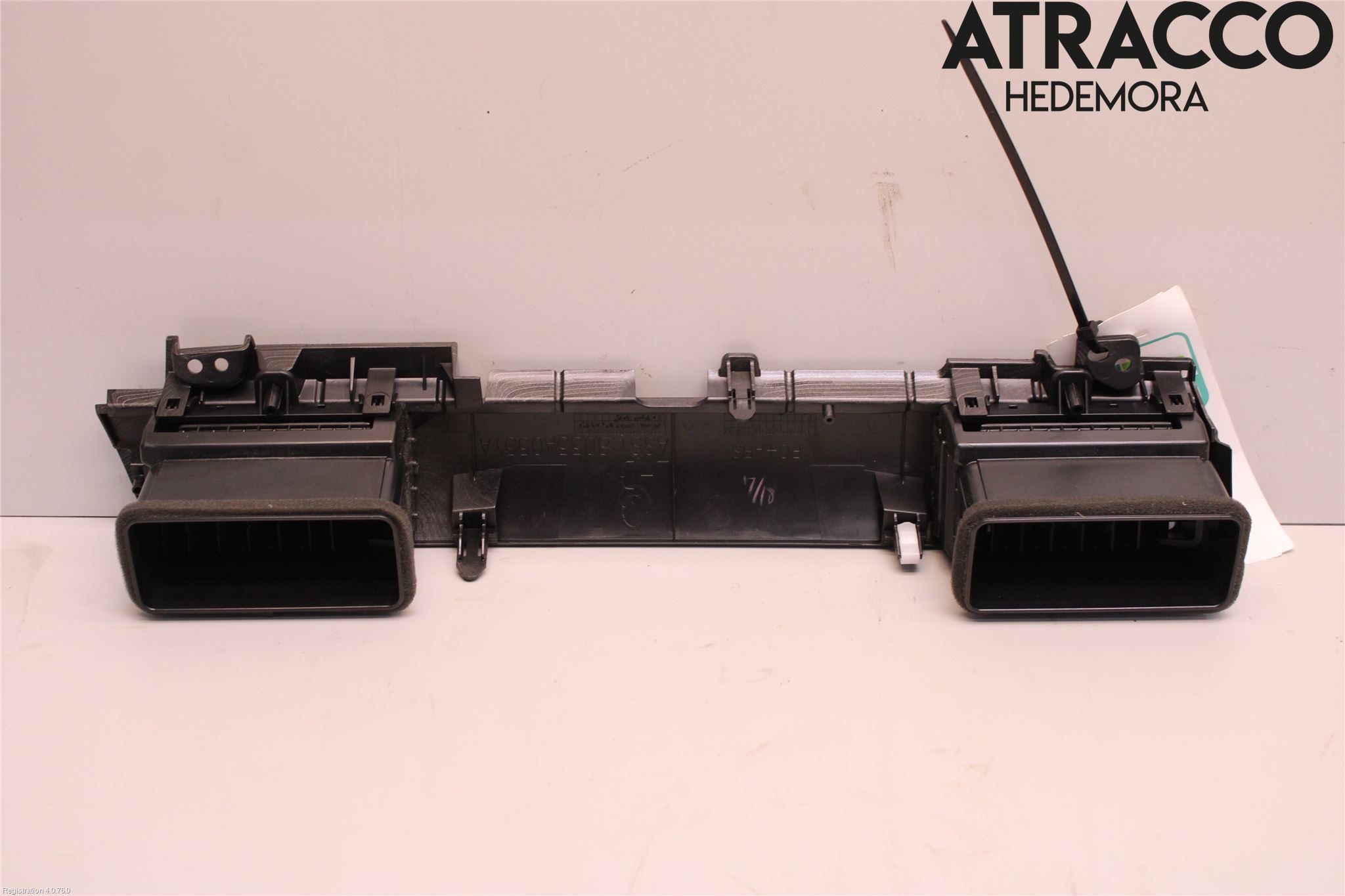 Mitsubishi OUTLANDER 13-21 Defrosterkanal-Munstycke