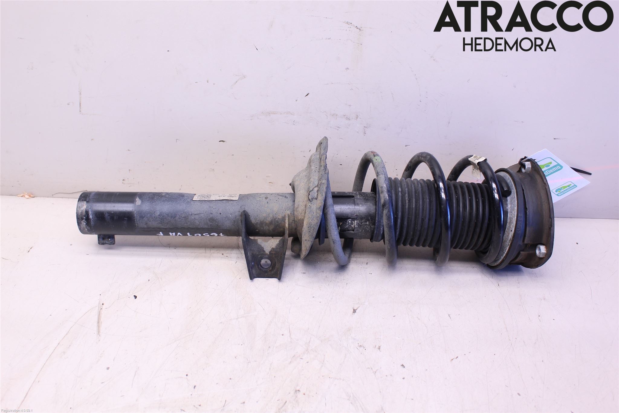 Volkswagen VW PASSAT 15-19 Fjäderben Fram Vänster