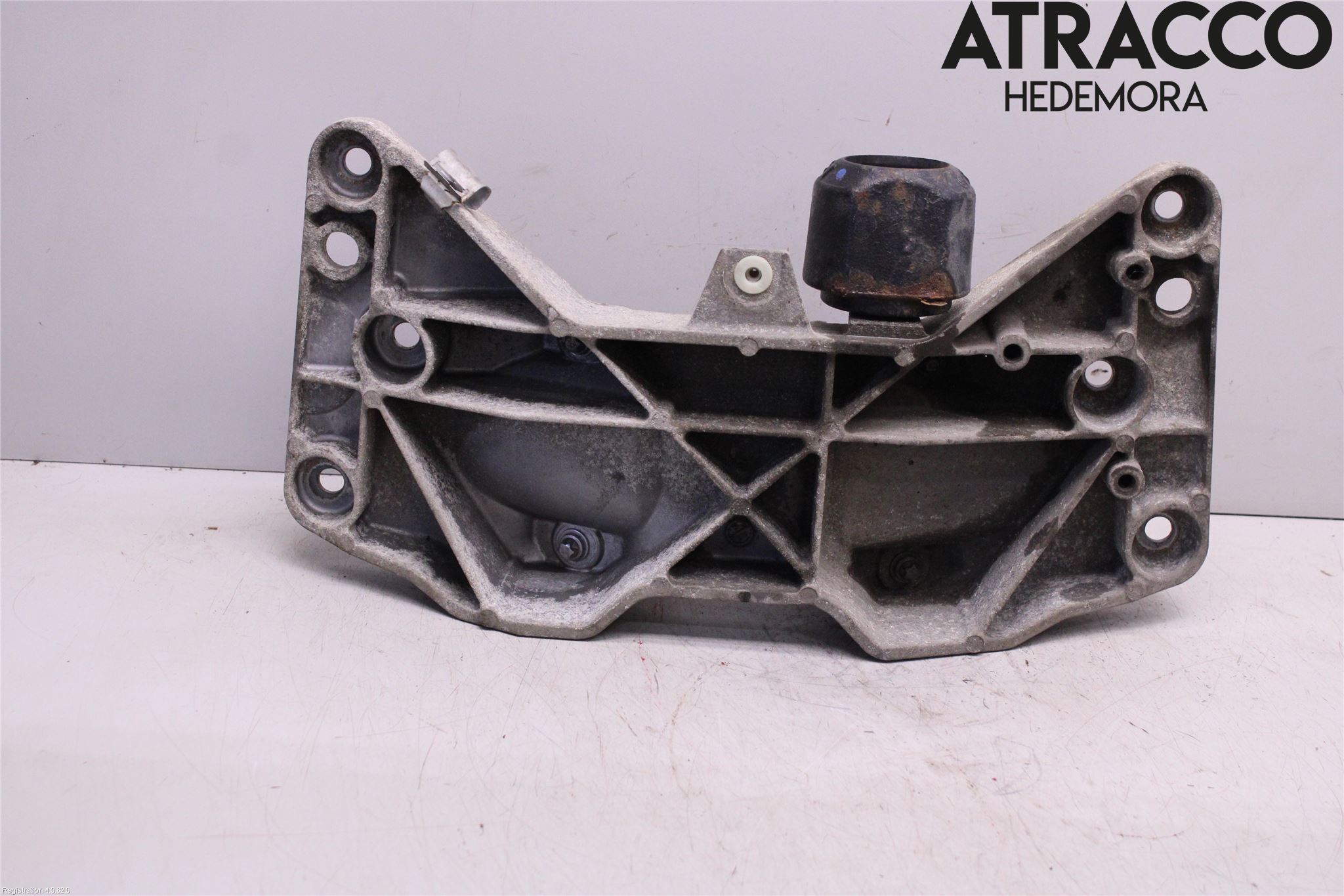 BMW 5 F10/F11/F18 09-17 Växellådsbalk