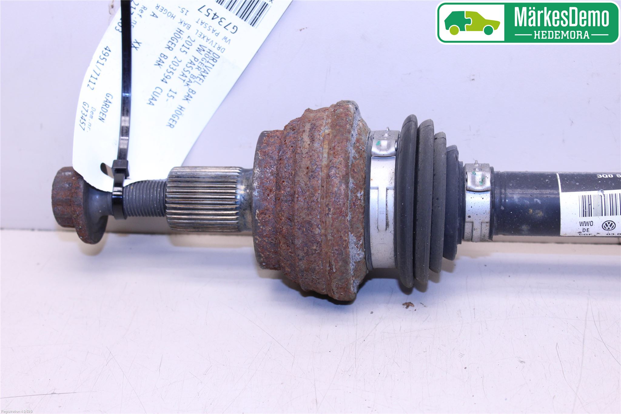 Volkswagen VW PASSAT 15-19 Drivaxel Bak Vänster