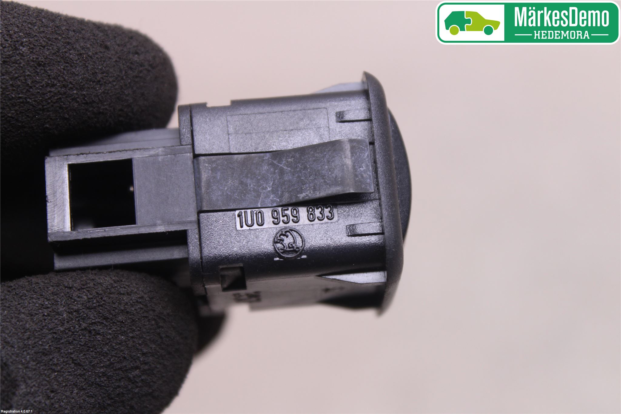 Skoda OCTAVIA (1U) 96-11 Strömställare Tanklucka