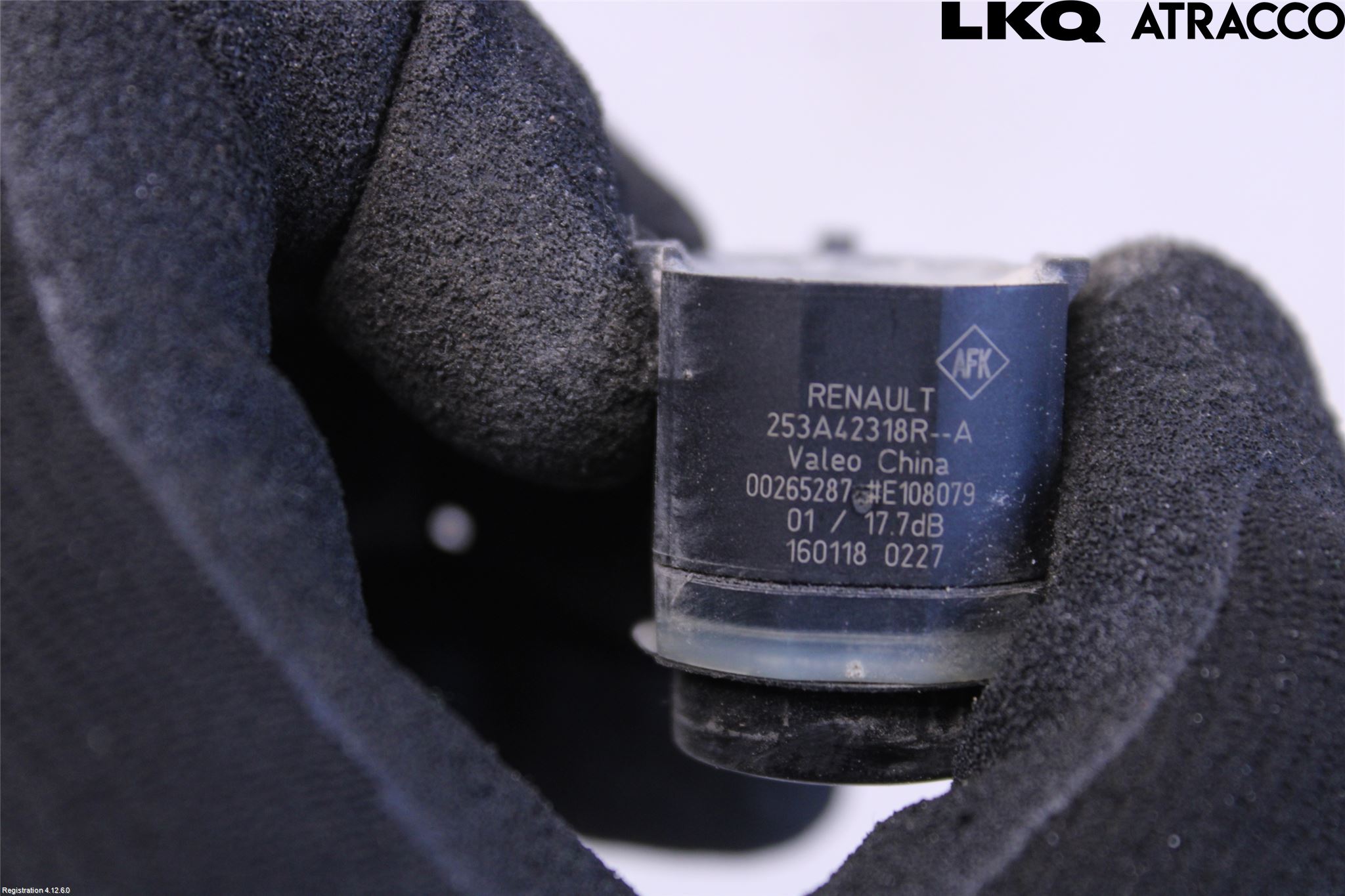 Dacia DUSTER 10-17 Parkeringshjälp Backsensor