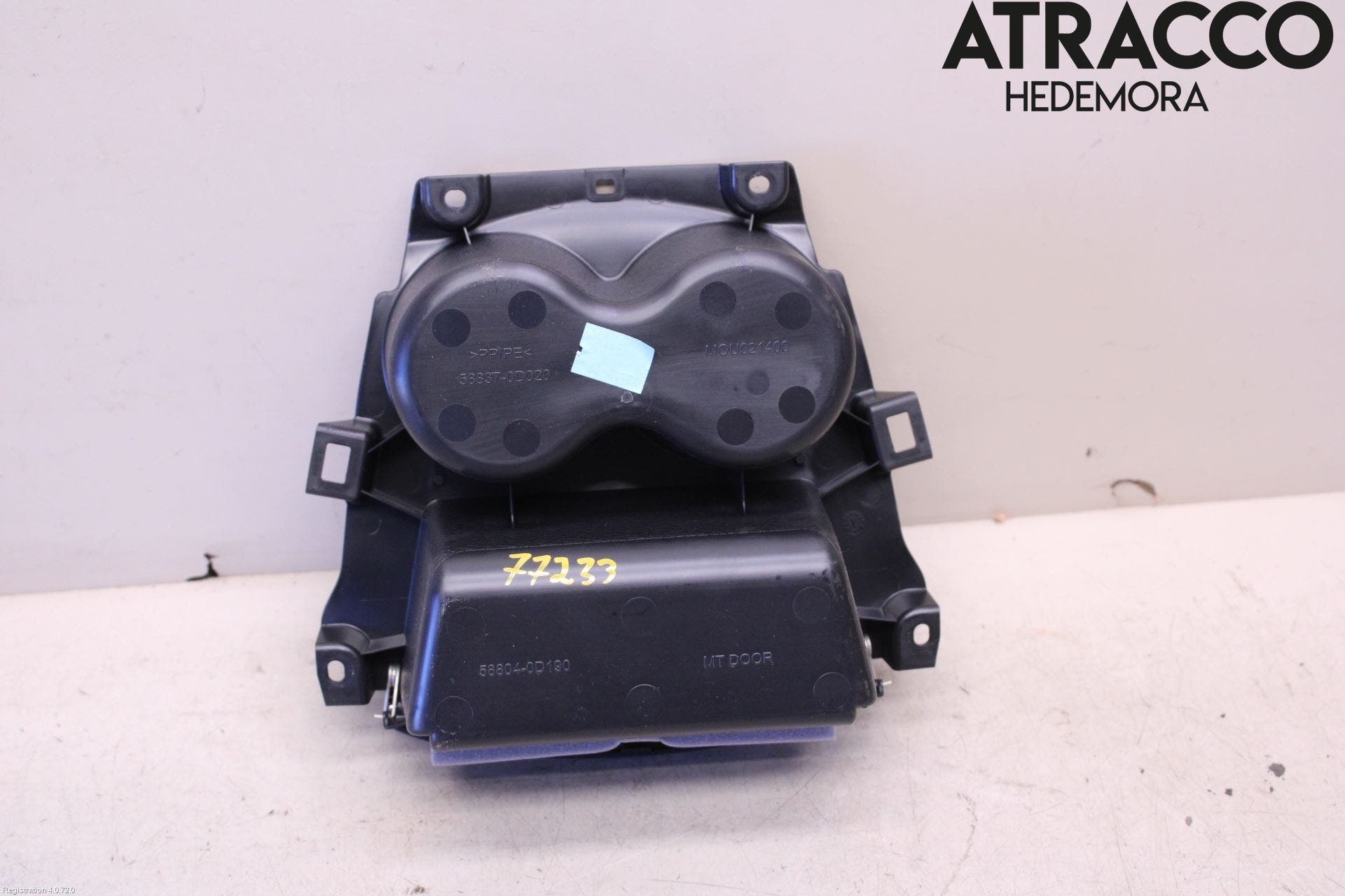 Toyota YARIS XP130 15-20 Mugghållare