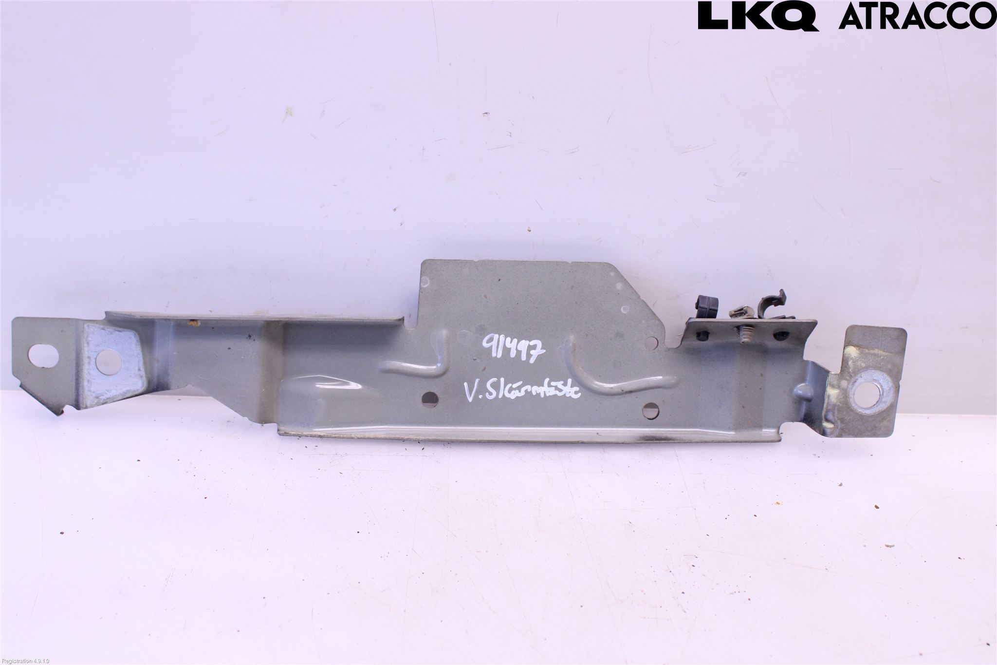 Volvo V90 17->> Skärmfäste Fram Vä