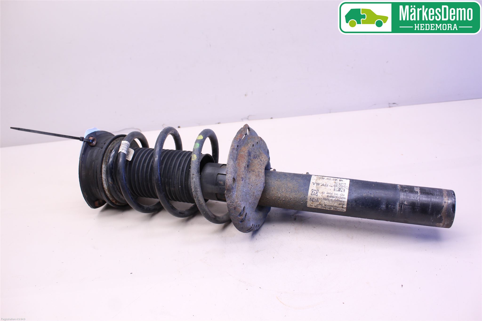 Volkswagen VW PASSAT 15-19 Fjäderben Fram Höger