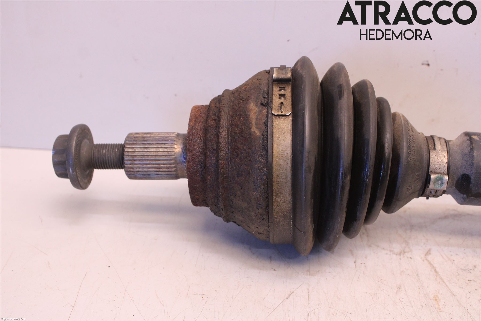 Volkswagen VW PASSAT 11-14 Drivaxel Fram Höger