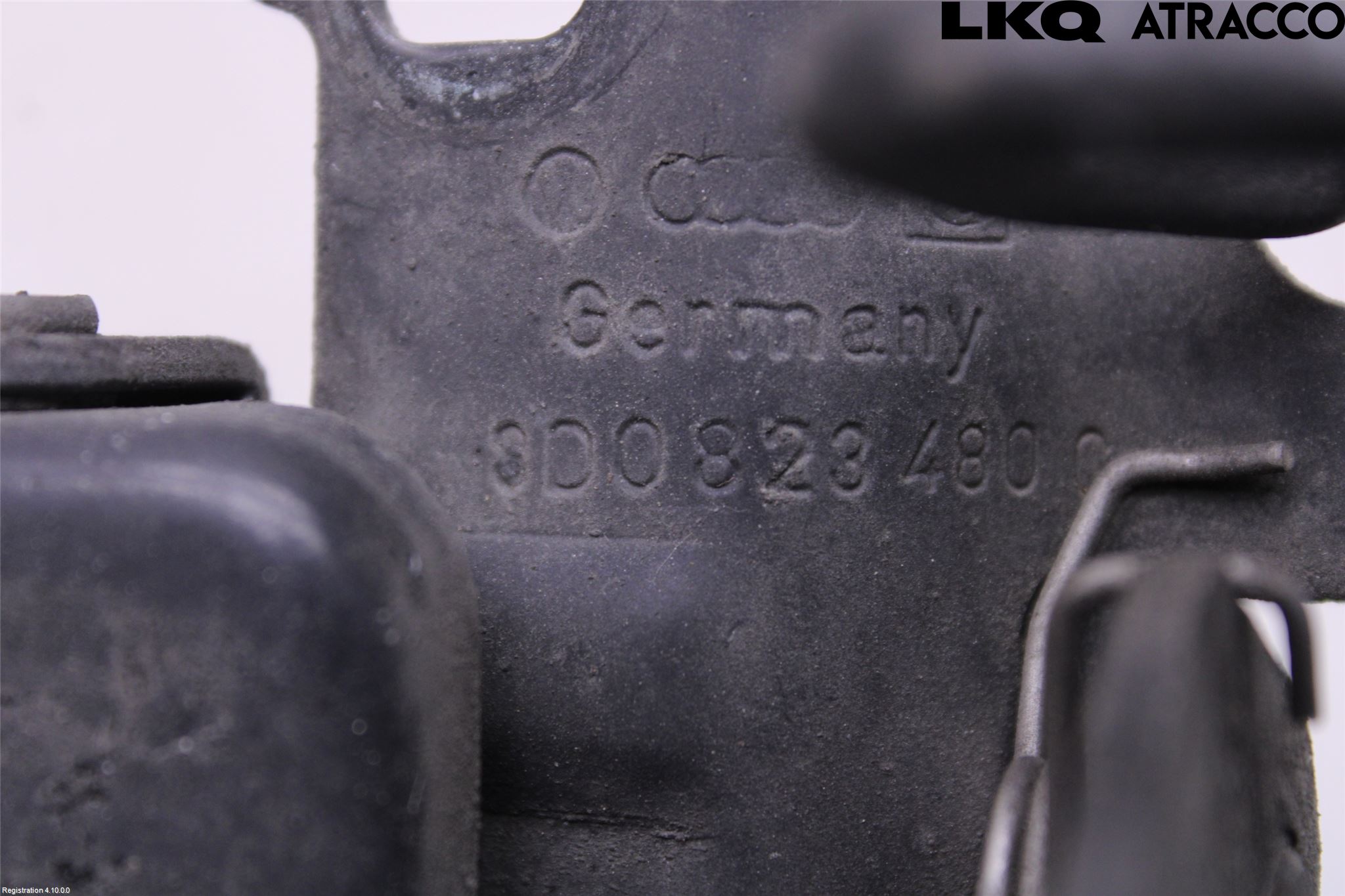 Audi A4/S4 94-99 Huv Spärr