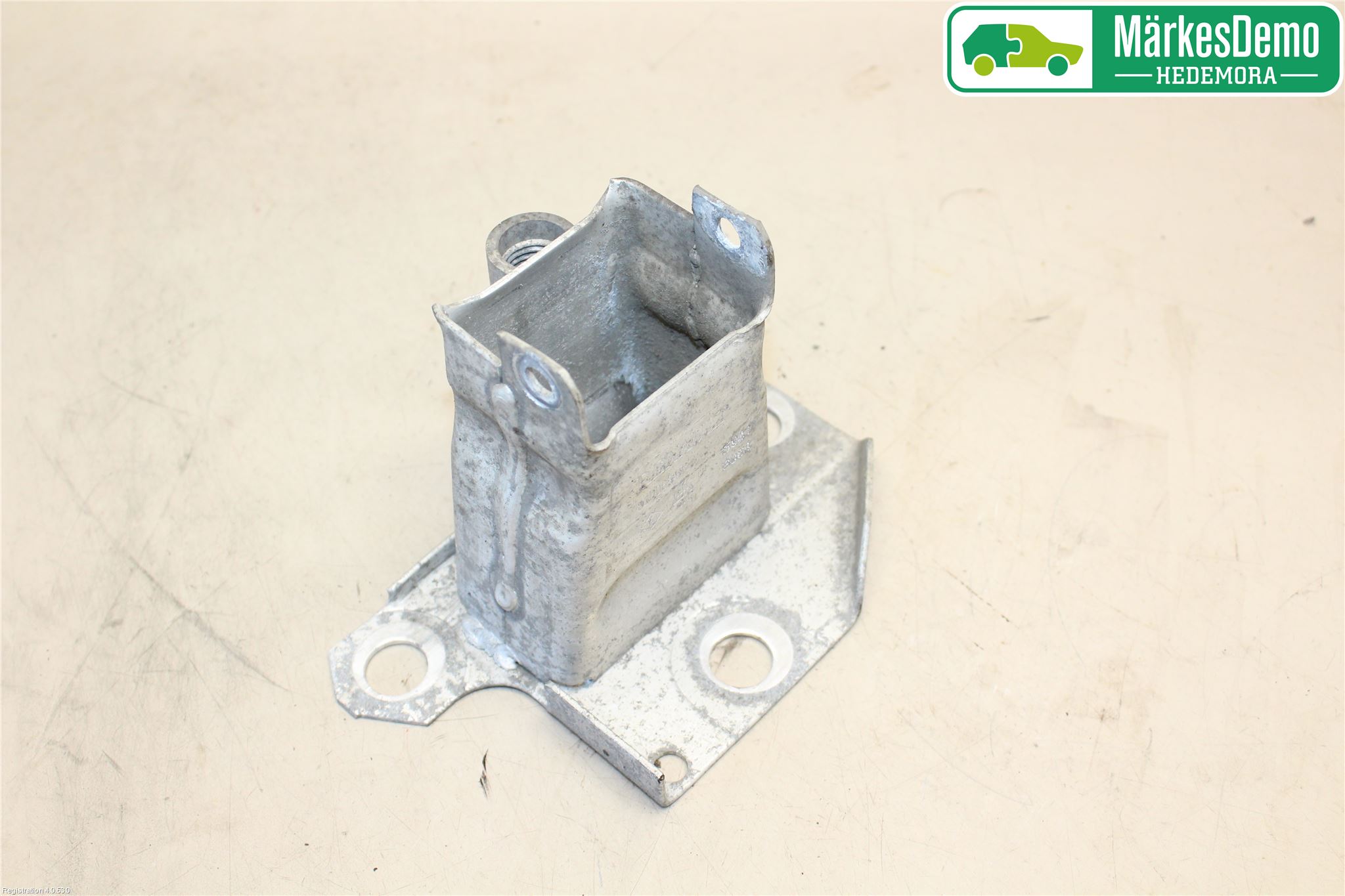 Renault CLIO III  06-09 Stötfångarbärjärn Fram