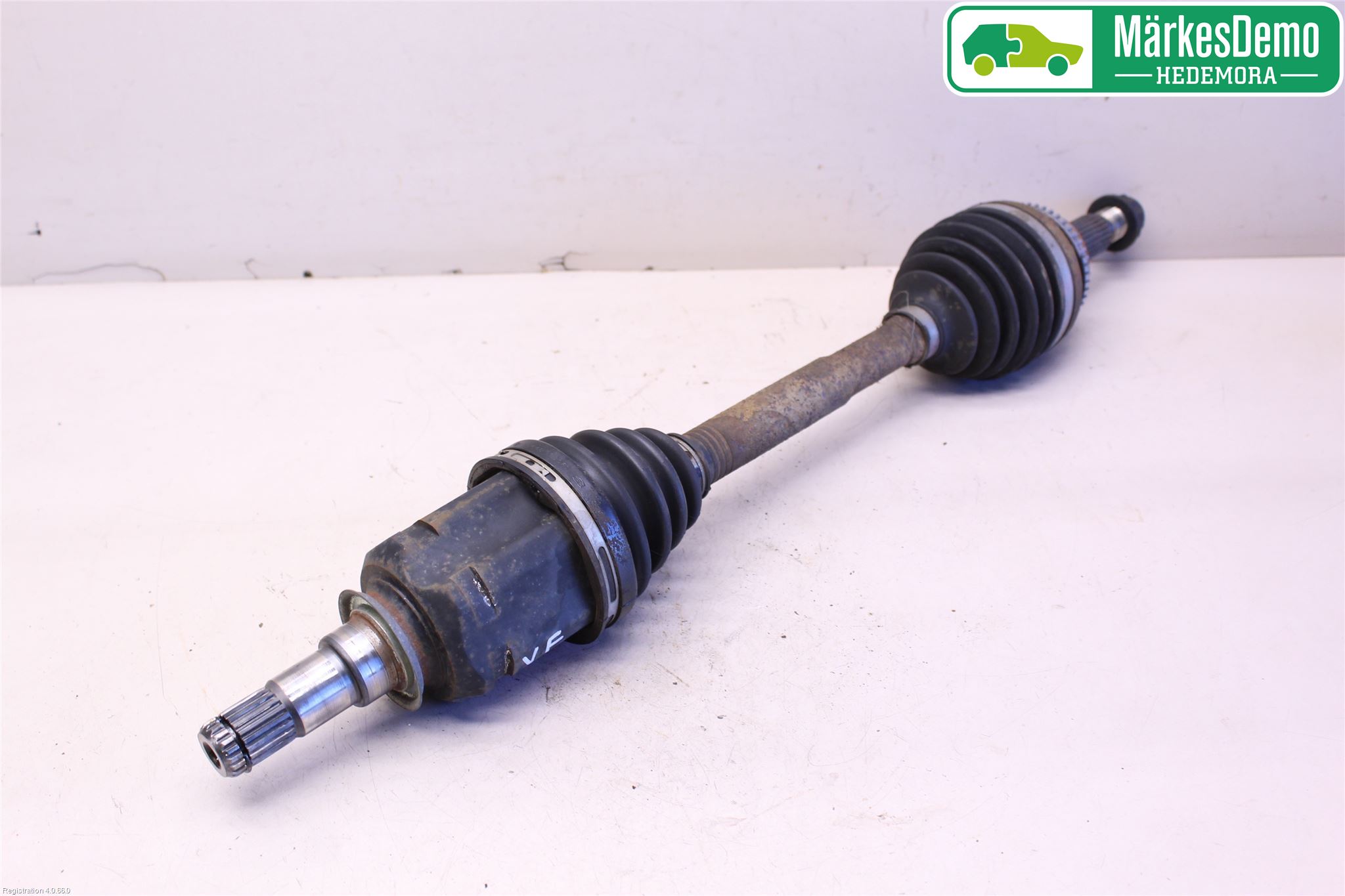 Toyota RAV 4 00-06 Drivaxel Fram Vänster