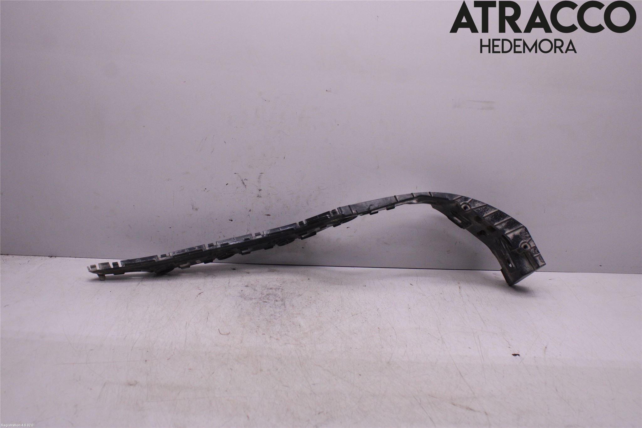 Volkswagen VW PASSAT 11-14 Stötfångarfäste Bak Hö