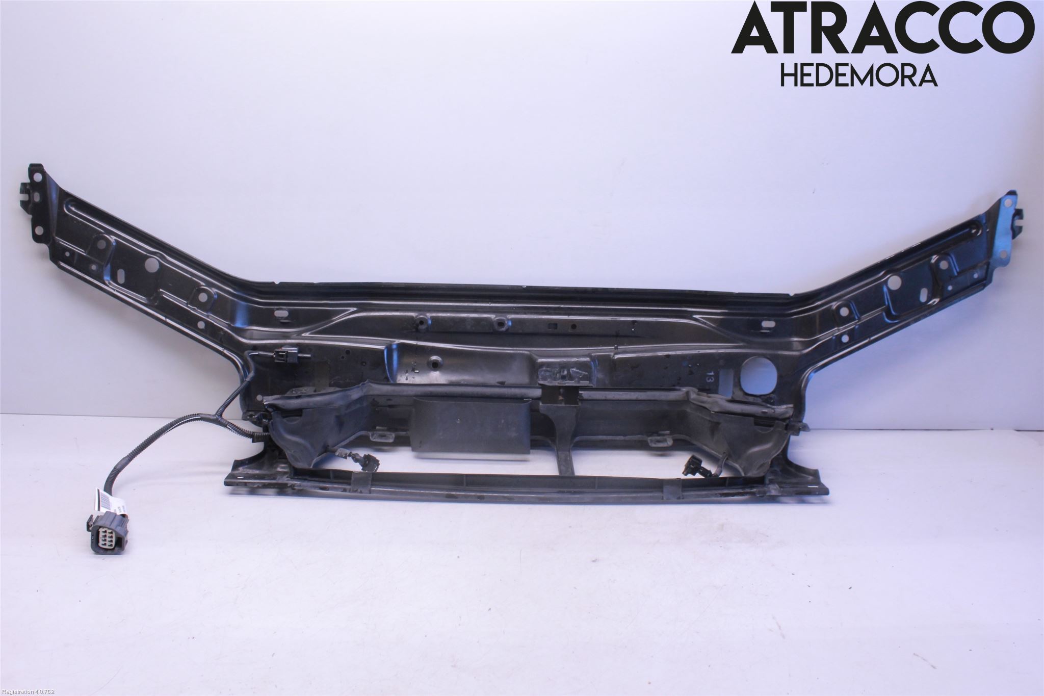 Volvo V70 05-08 Front Huvlåsplåt-Balk