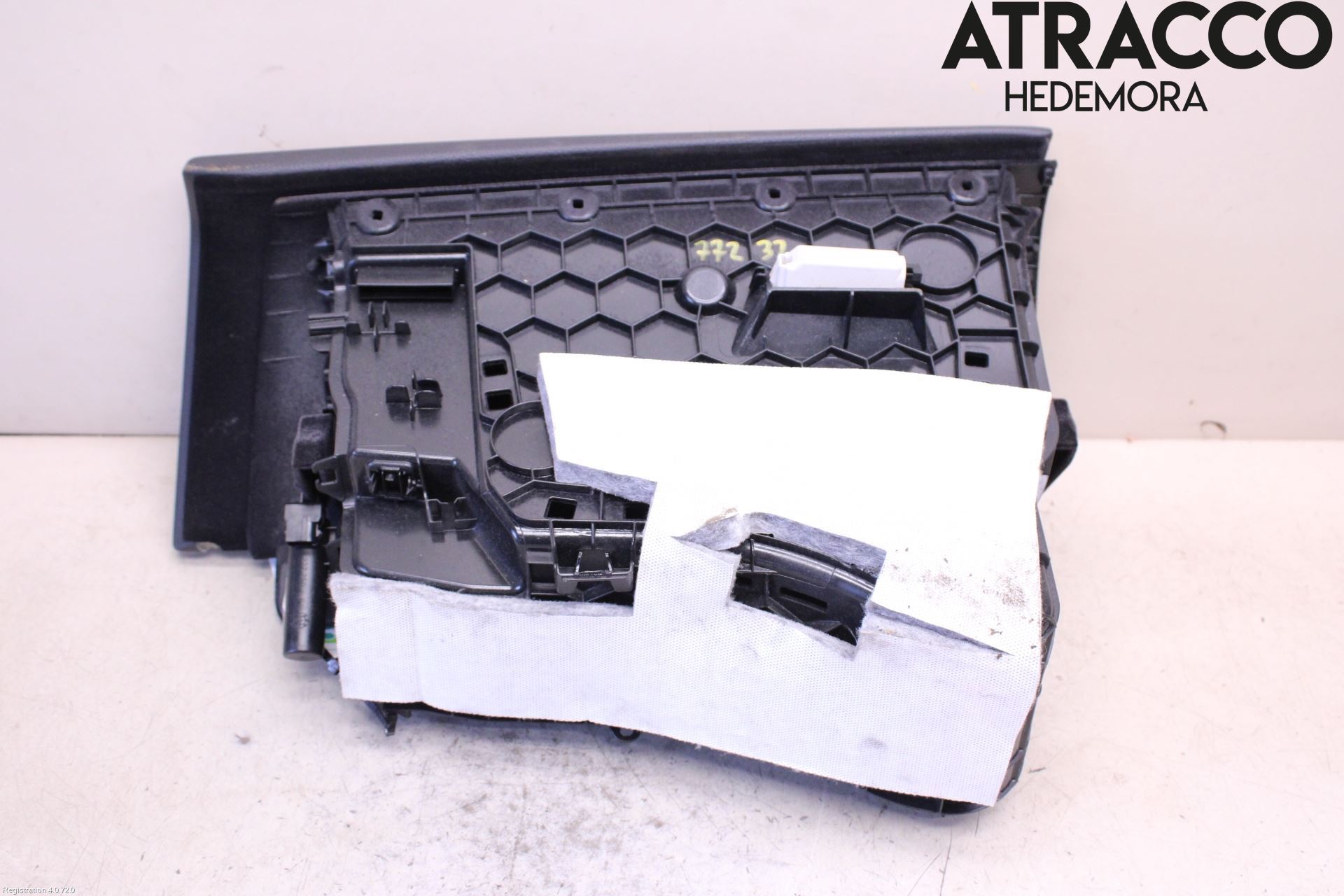 BMW 3 F30/F31/F80 12-19 Handskfack