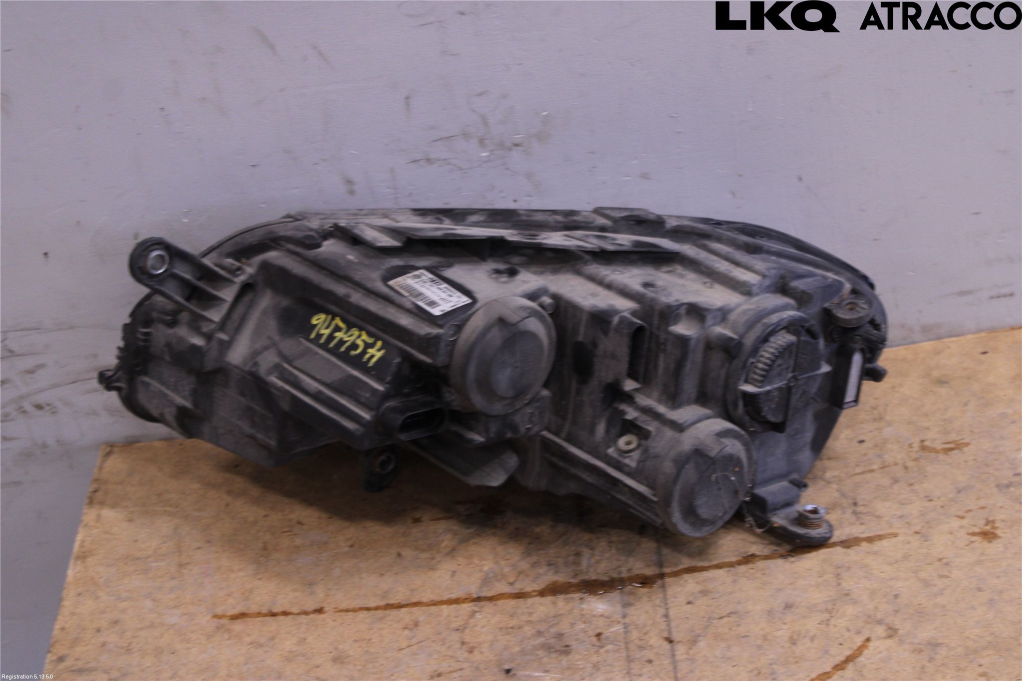 Volkswagen VW PASSAT 11-14 Strålkastare Höger