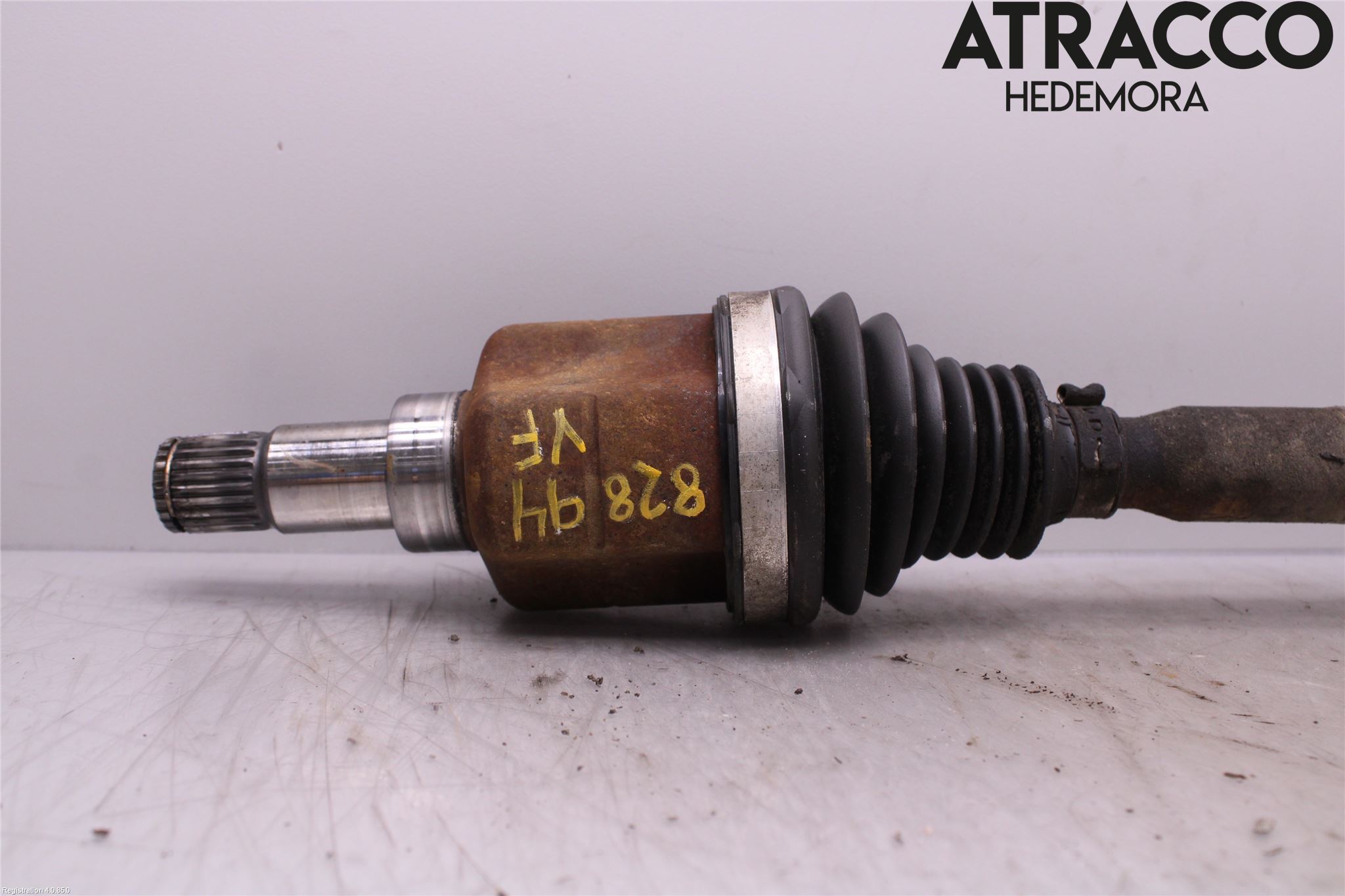 Ford TRANSIT/TOURNEO COURIER 13-23 Drivaxel Fram Vänster