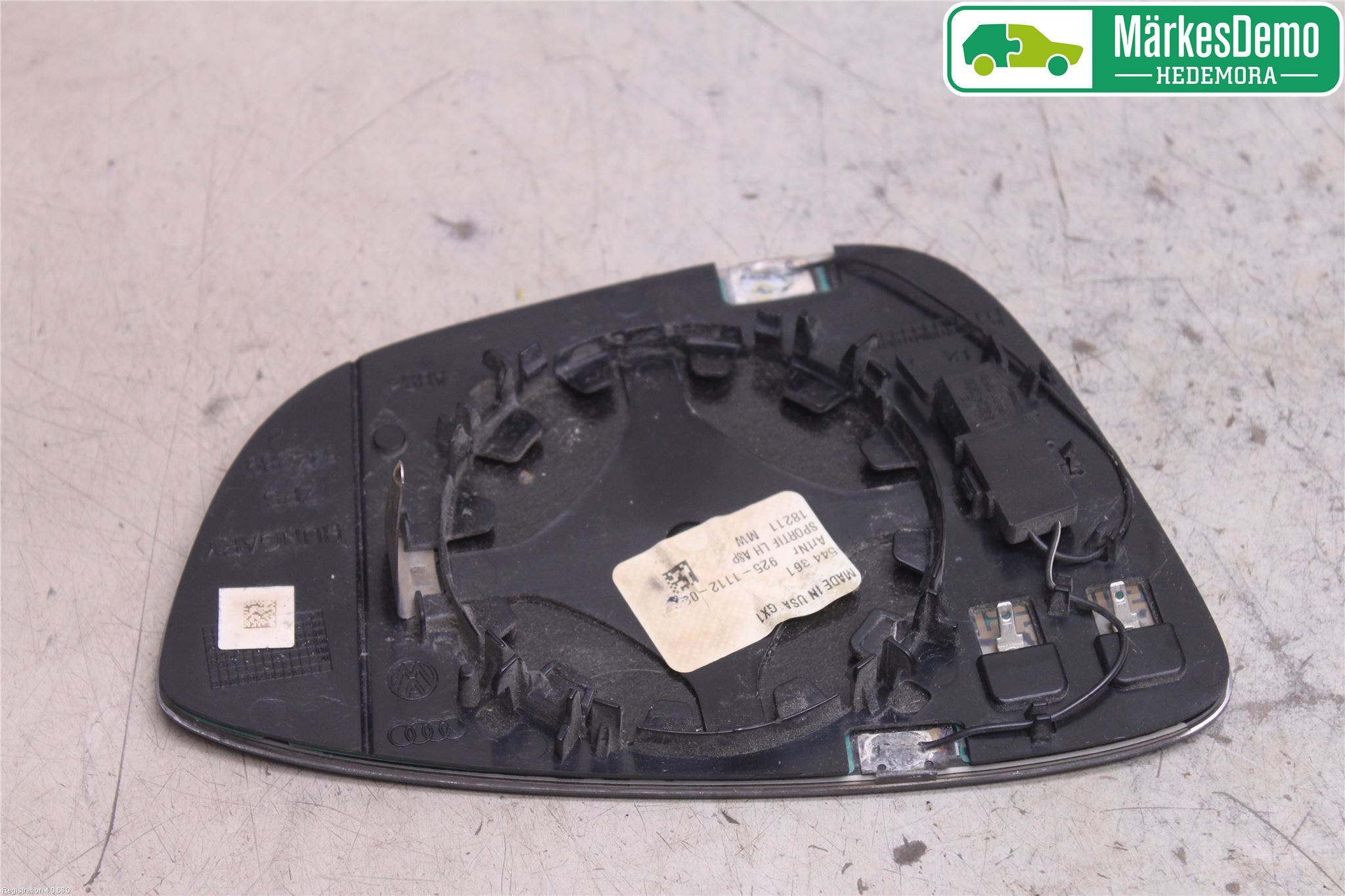 Volkswagen VW PASSAT 11-14 Spegelglas Vä